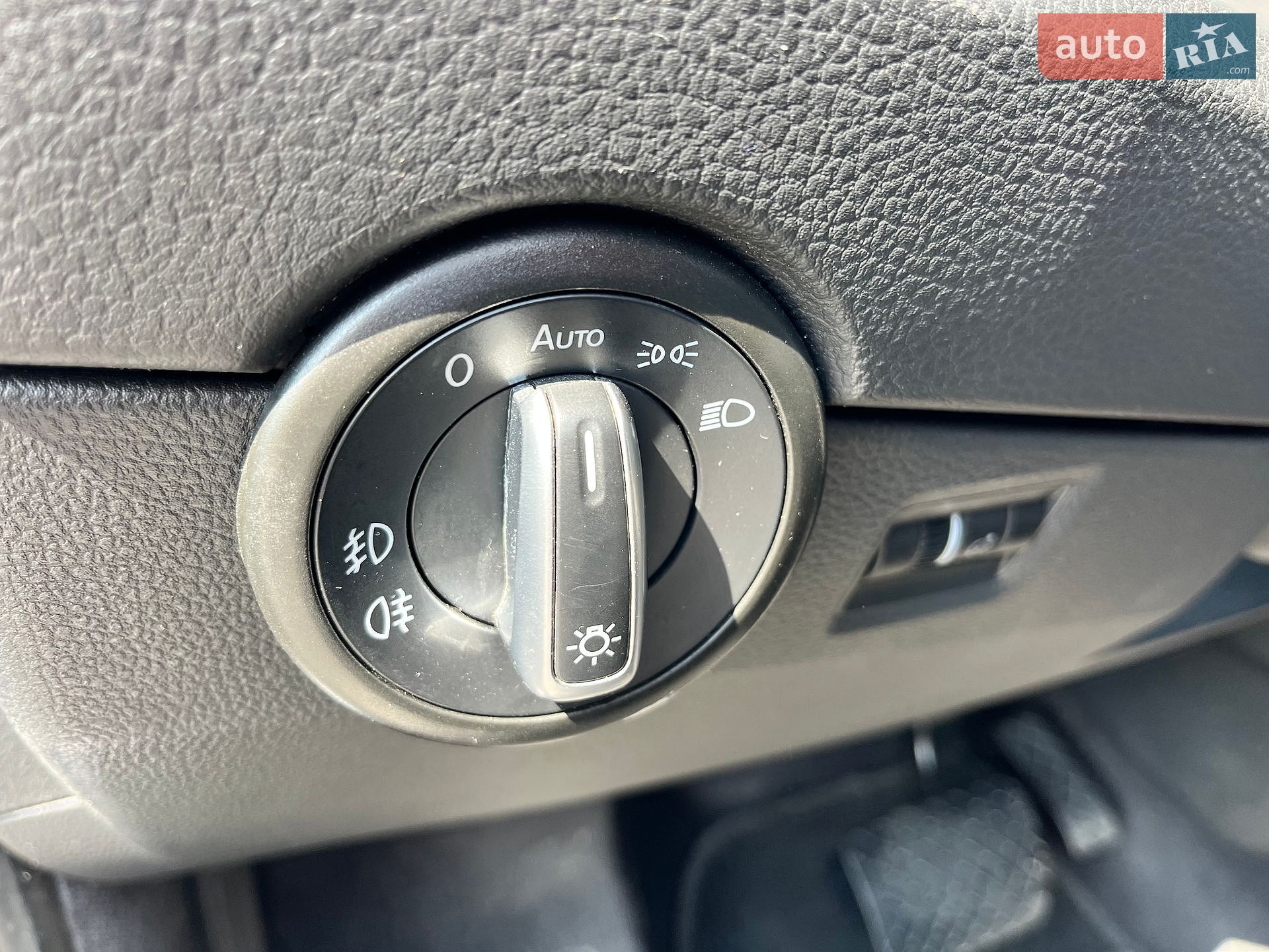 Volkswagen Multivan 2015 VIN WV2ZZZ7HZGH040486 фото оголошення 15 з 43