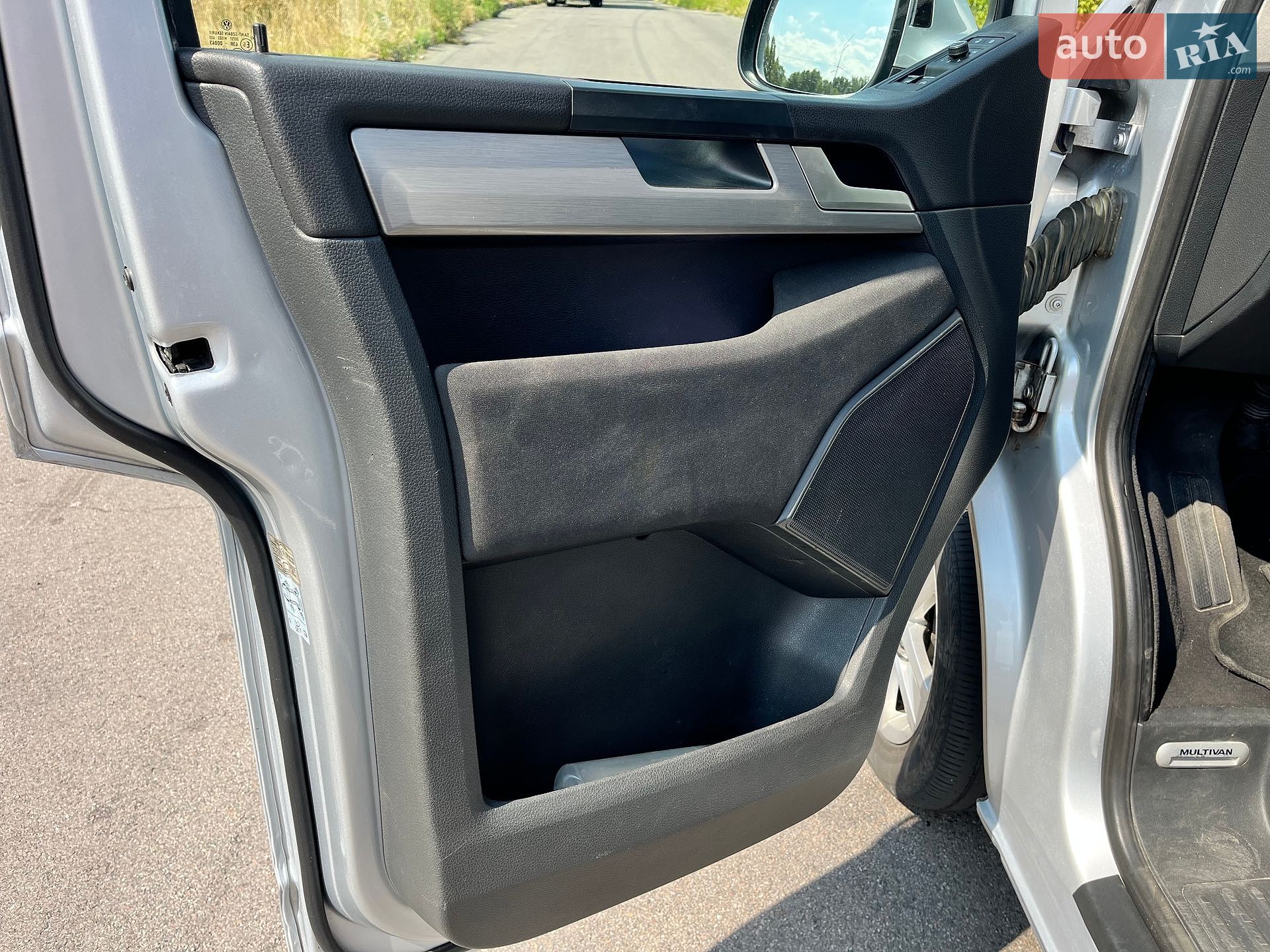 Volkswagen Multivan 2015 VIN WV2ZZZ7HZGH040486 фото оголошення 17 з 43