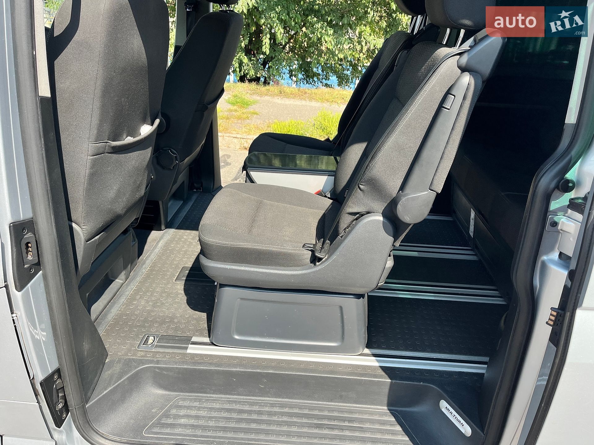 Volkswagen Multivan 2015 VIN WV2ZZZ7HZGH040486 фото оголошення 19 з 43