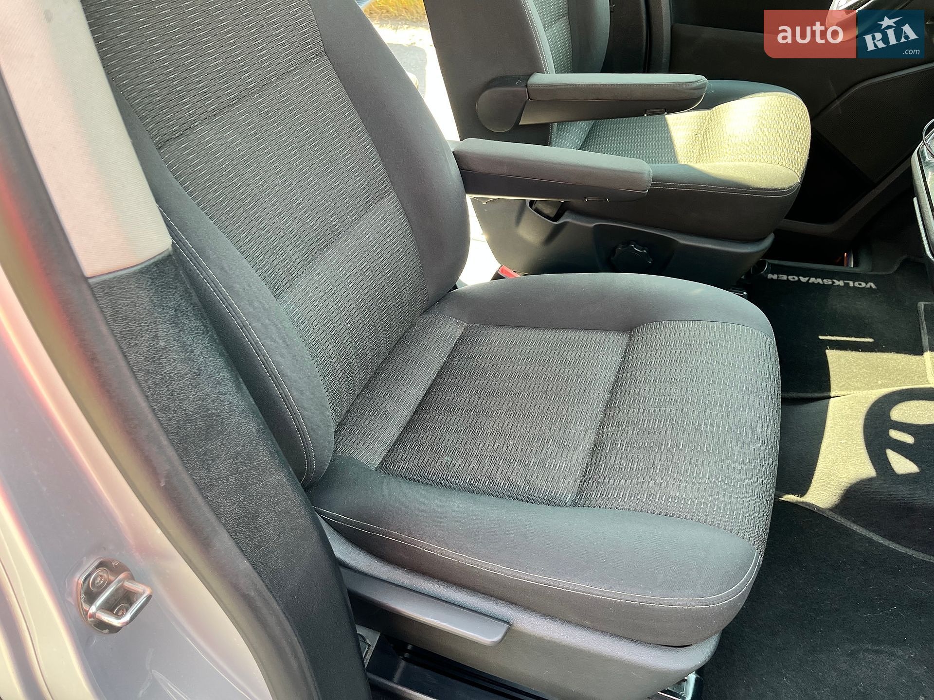 Volkswagen Multivan 2015 VIN WV2ZZZ7HZGH040486 фото оголошення 28 з 43