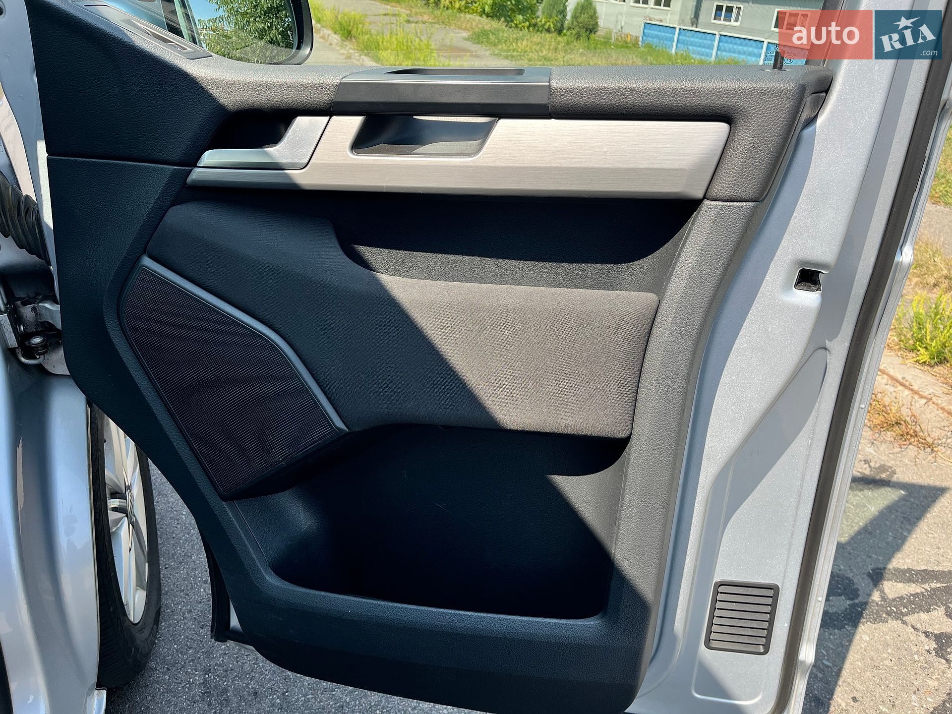 Volkswagen Multivan 2015 VIN WV2ZZZ7HZGH040486 фото оголошення 30 з 43