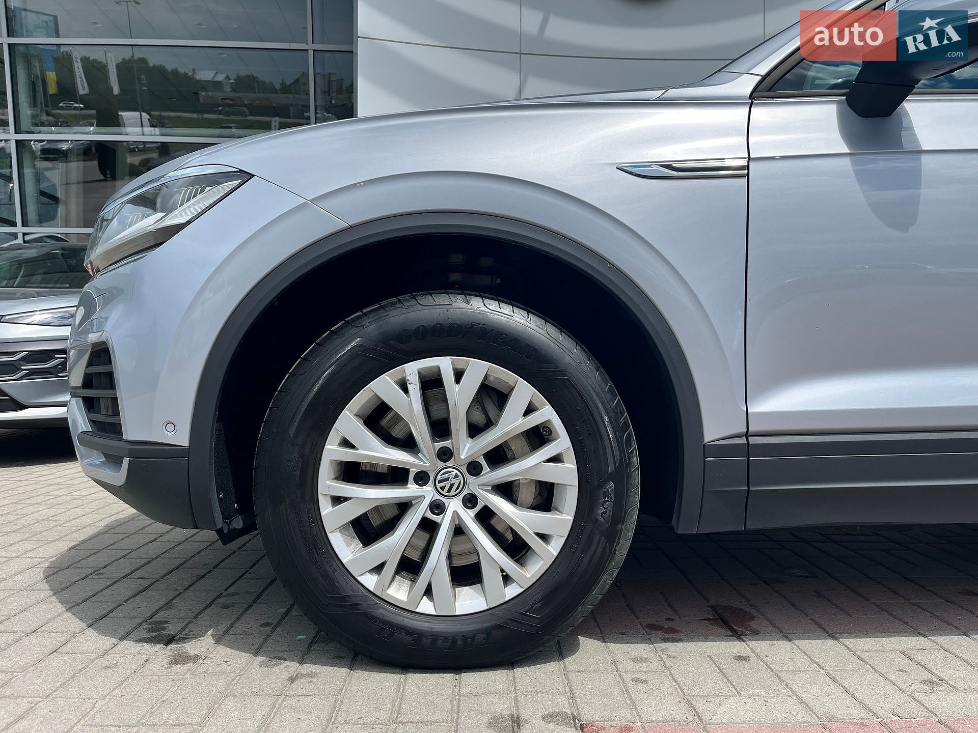 Volkswagen Touareg 2019 VIN WVGZZZCRZLD019077 фото оголошення 5 з 38