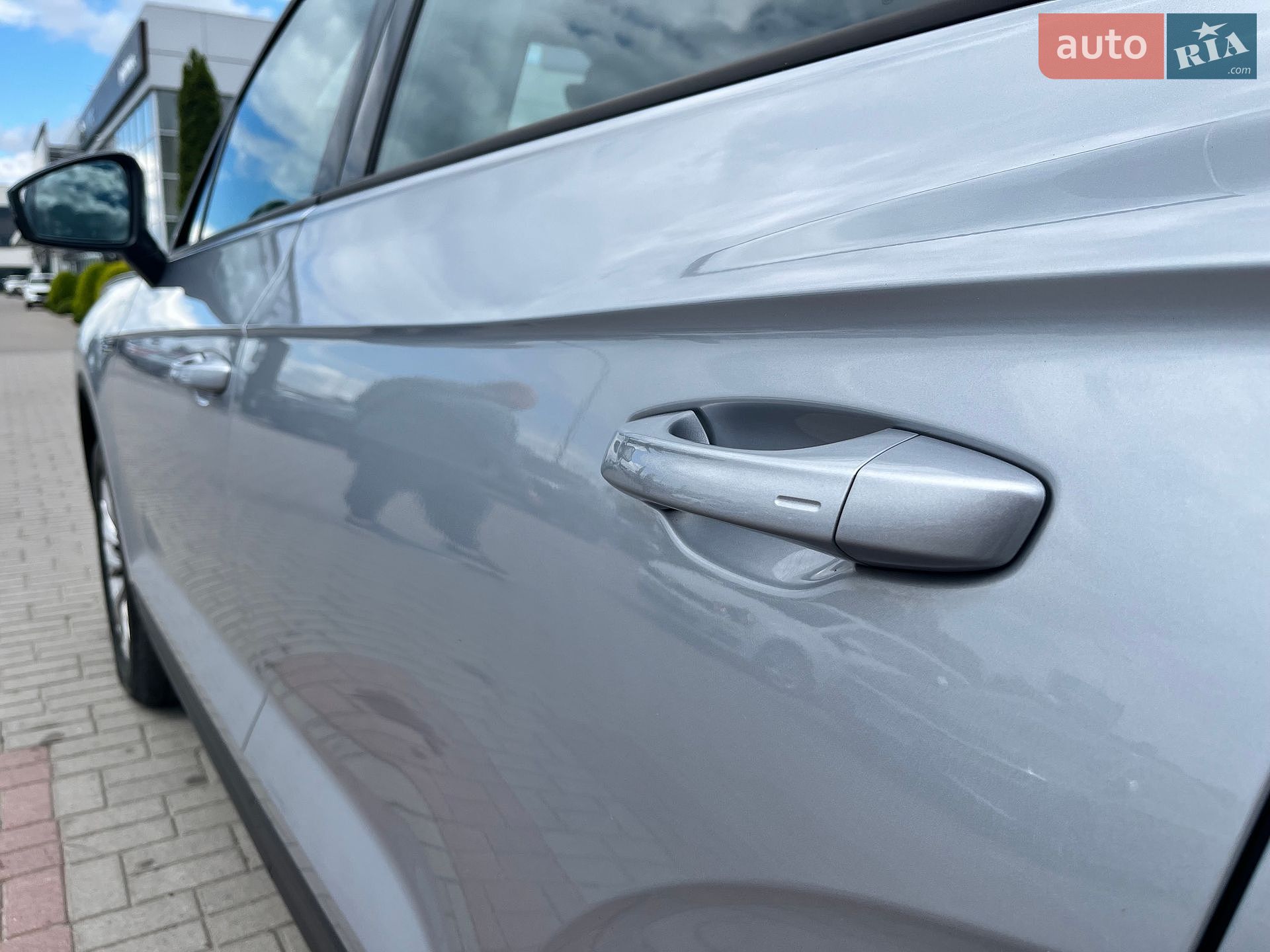 Volkswagen Touareg 2019 VIN WVGZZZCRZLD019077 фото оголошення 12 з 38