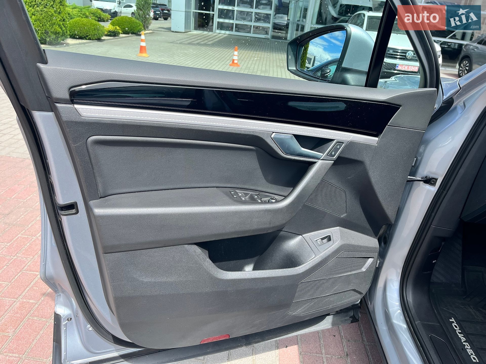 Volkswagen Touareg 2019 VIN WVGZZZCRZLD019077 фото оголошення 15 з 38