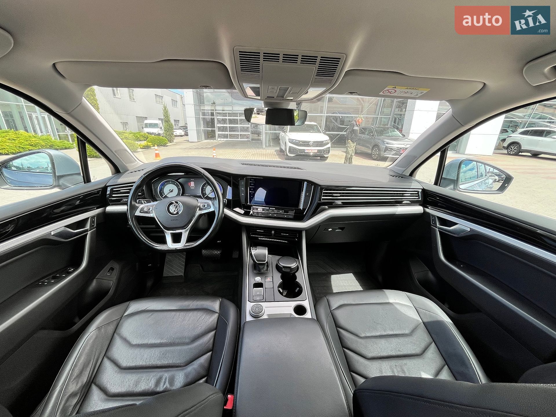 Volkswagen Touareg 2019 VIN WVGZZZCRZLD019077 фото оголошення 14 з 38