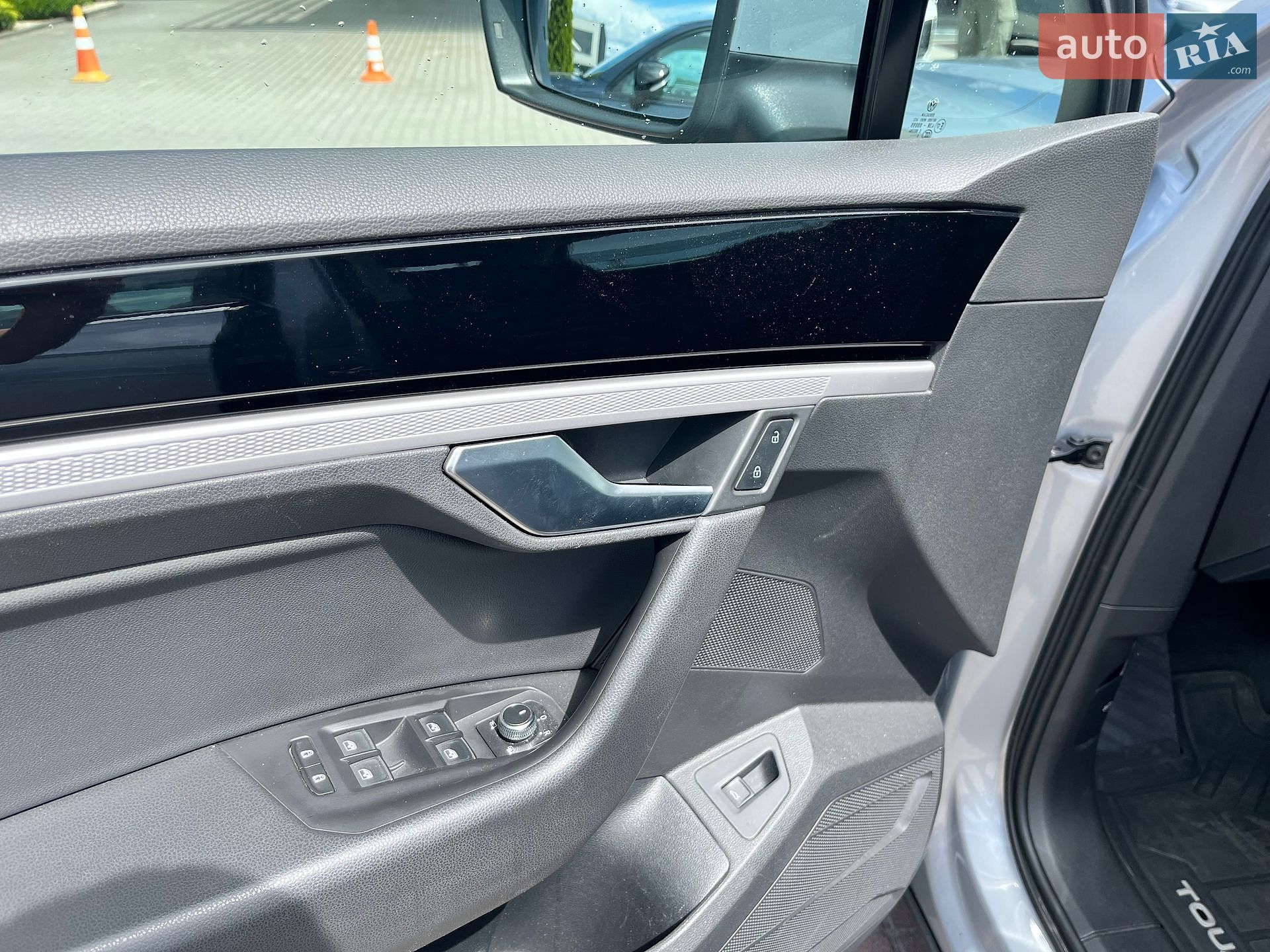 Volkswagen Touareg 2019 VIN WVGZZZCRZLD019077 фото оголошення 16 з 38