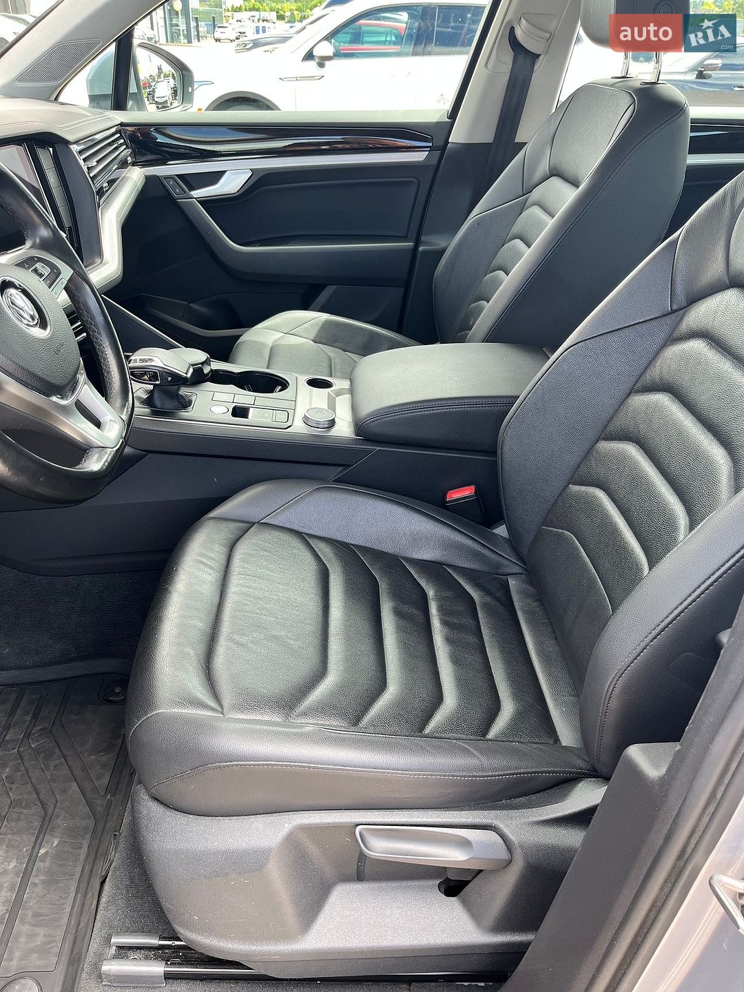 Volkswagen Touareg 2019 VIN WVGZZZCRZLD019077 фото оголошення 17 з 38