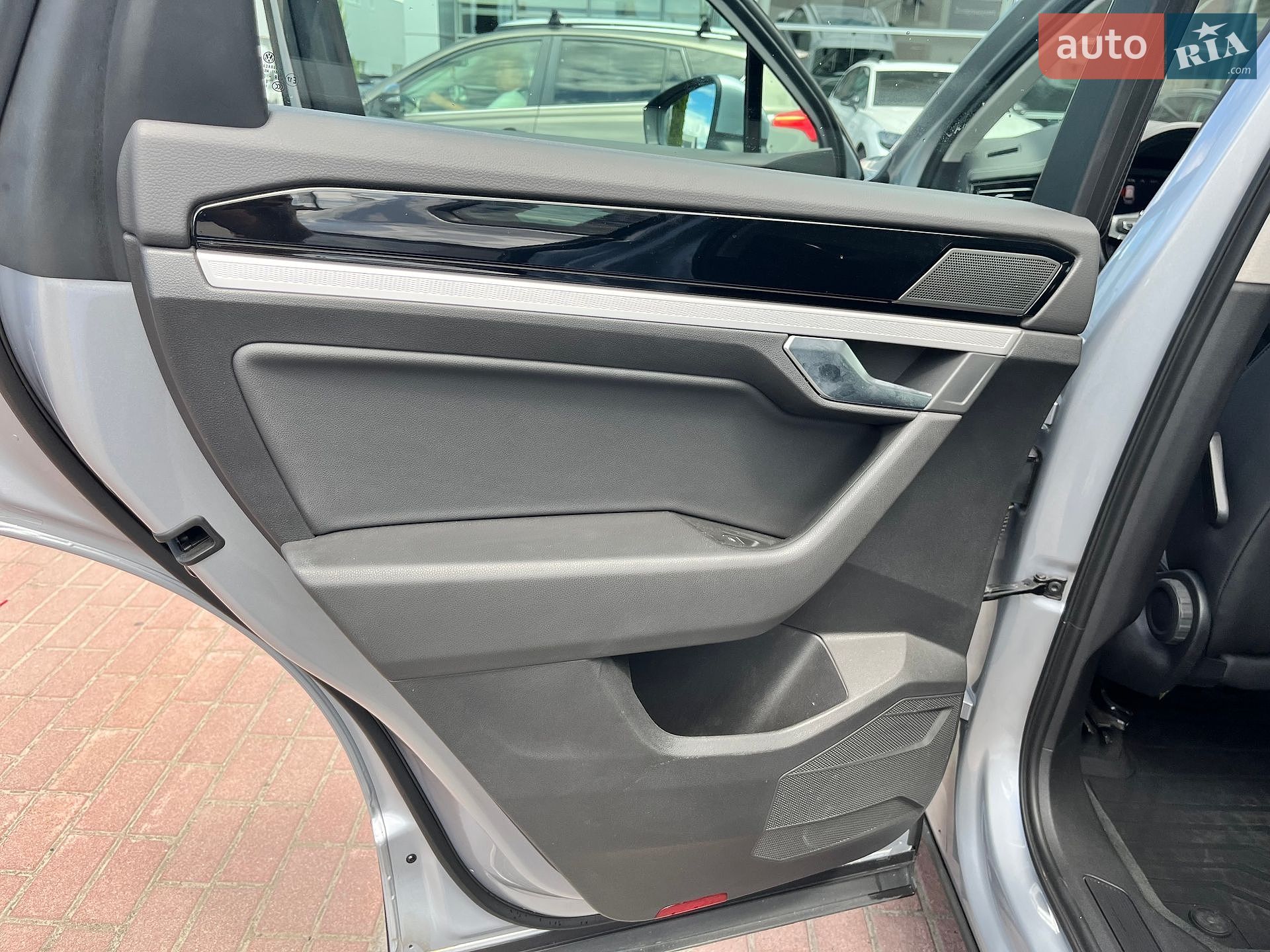 Volkswagen Touareg 2019 VIN WVGZZZCRZLD019077 фото оголошення 32 з 38