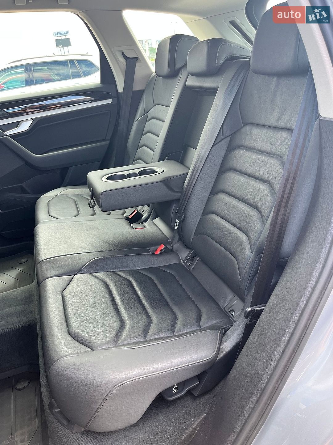 Volkswagen Touareg 2019 VIN WVGZZZCRZLD019077 фото оголошення 33 з 38