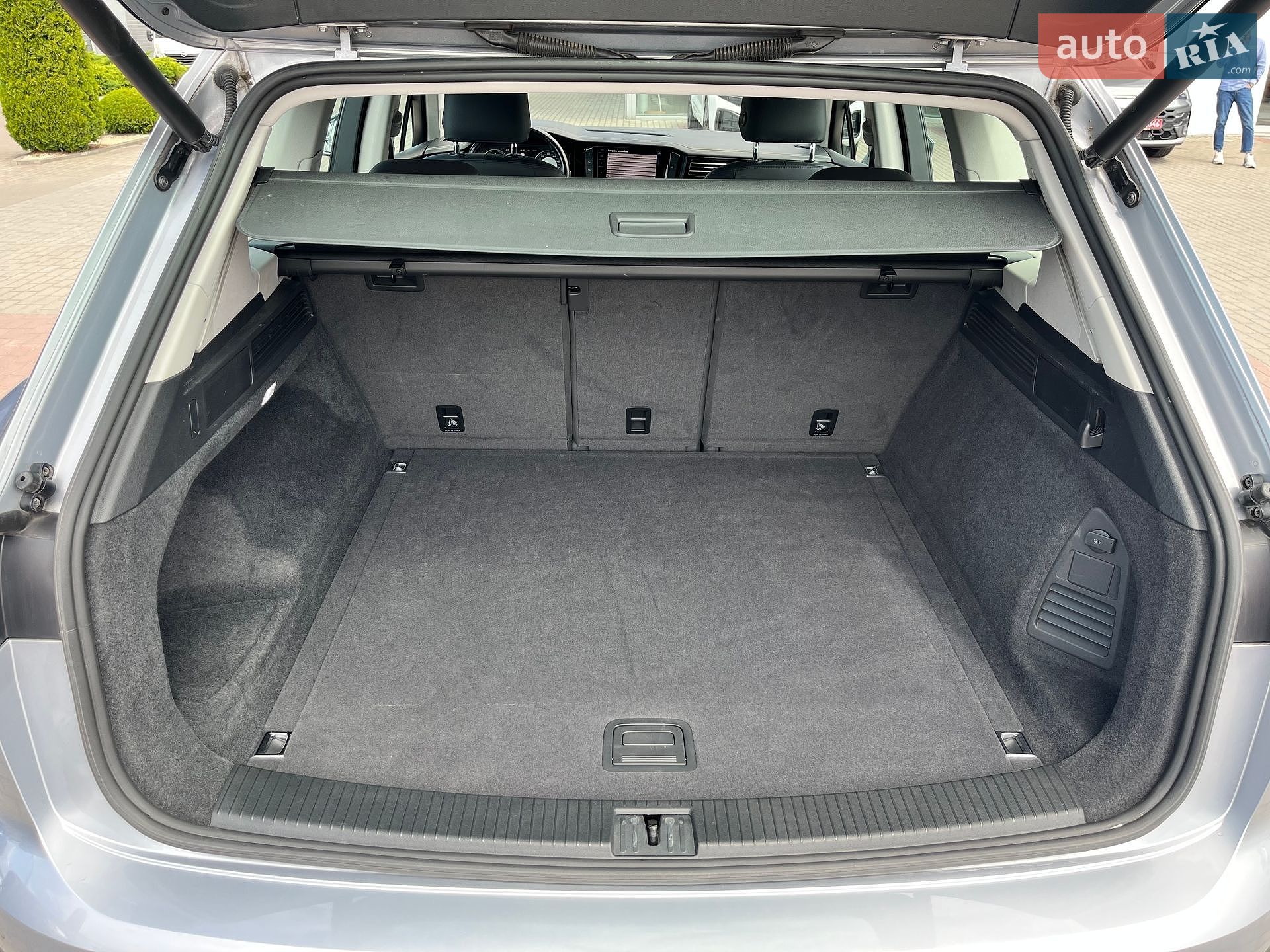 Volkswagen Touareg 2019 VIN WVGZZZCRZLD019077 фото оголошення 34 з 38