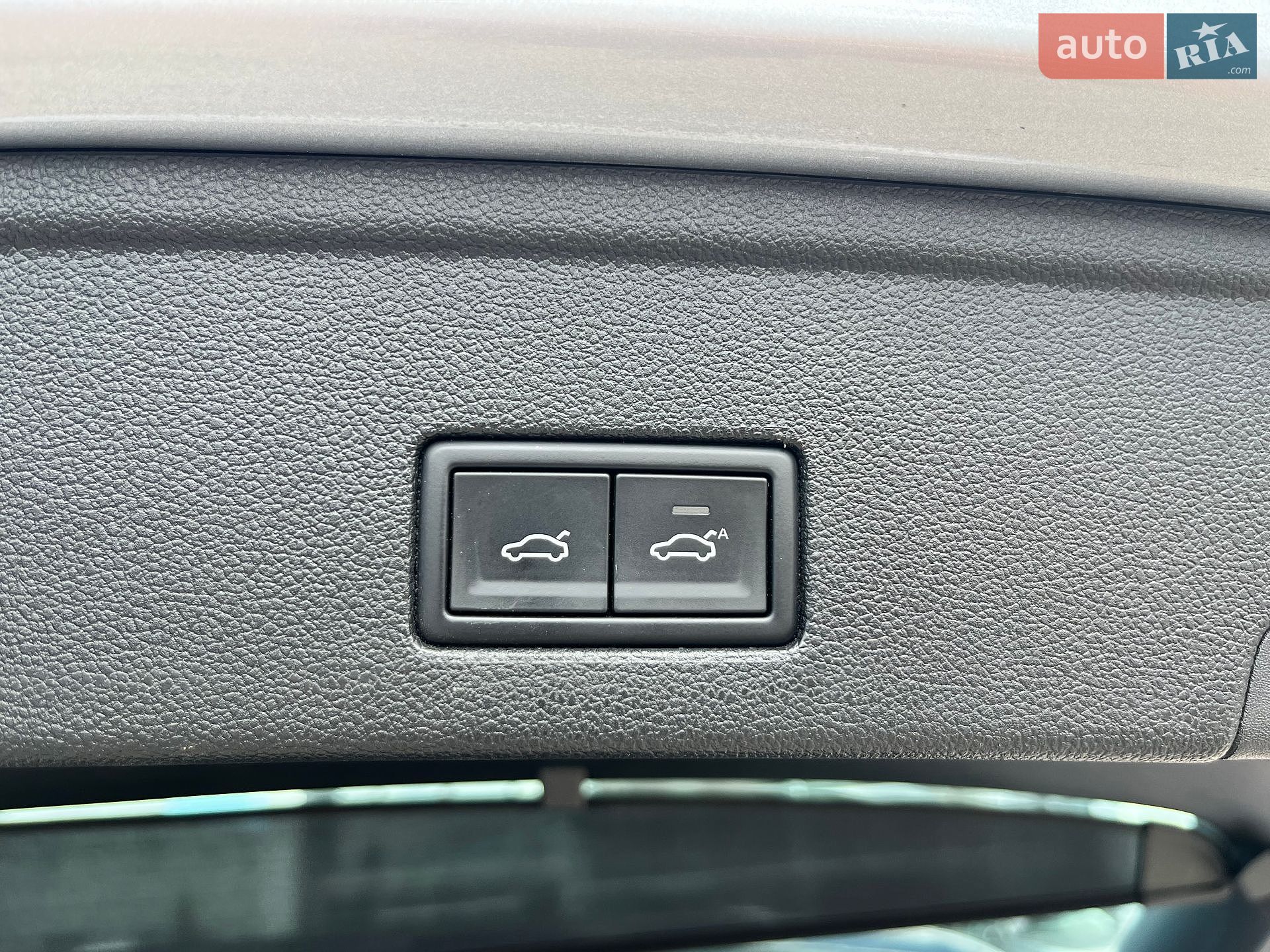 Volkswagen Touareg 2019 VIN WVGZZZCRZLD019077 фото оголошення 35 з 38