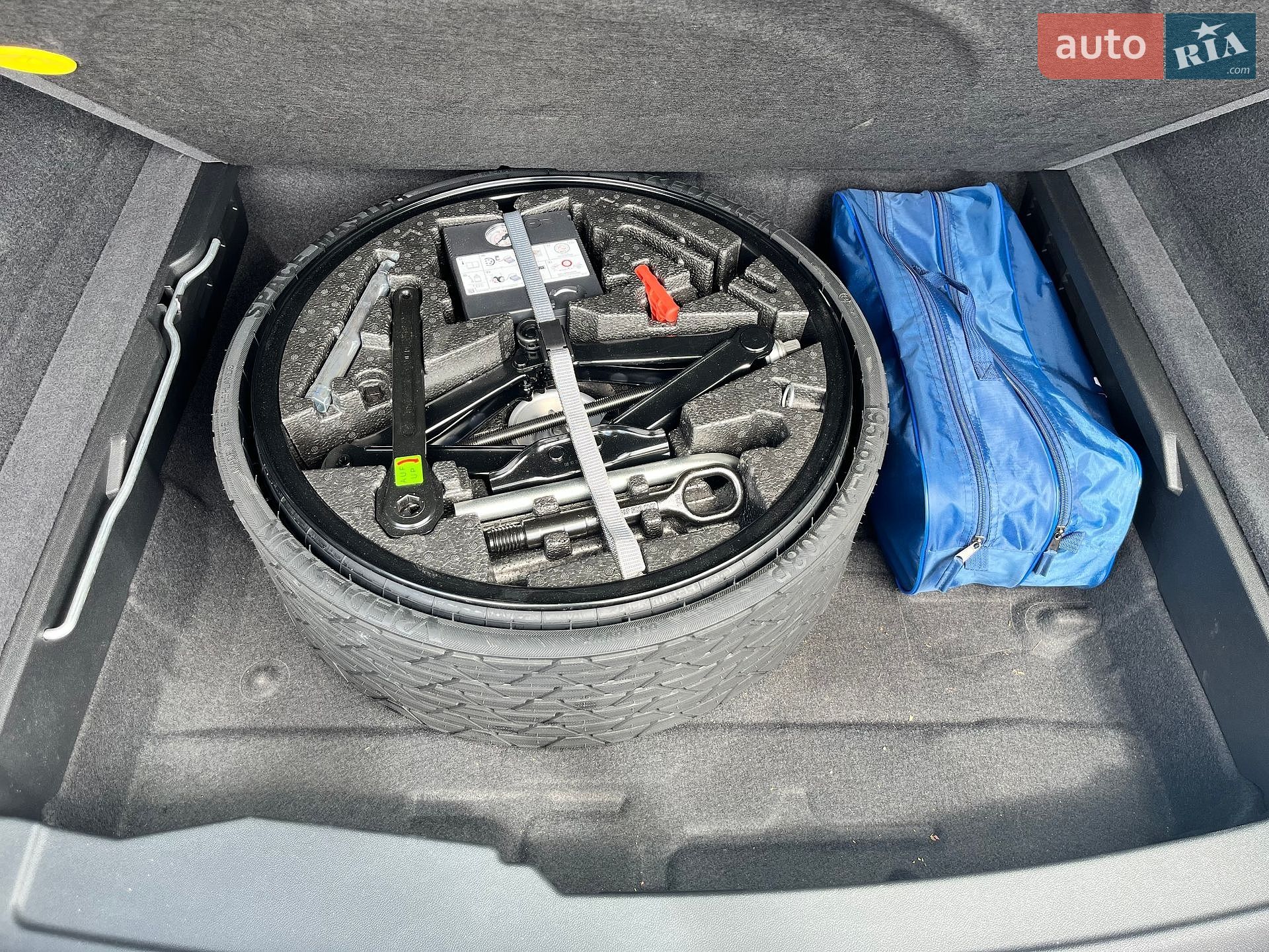Volkswagen Touareg 2019 VIN WVGZZZCRZLD019077 фото оголошення 37 з 38