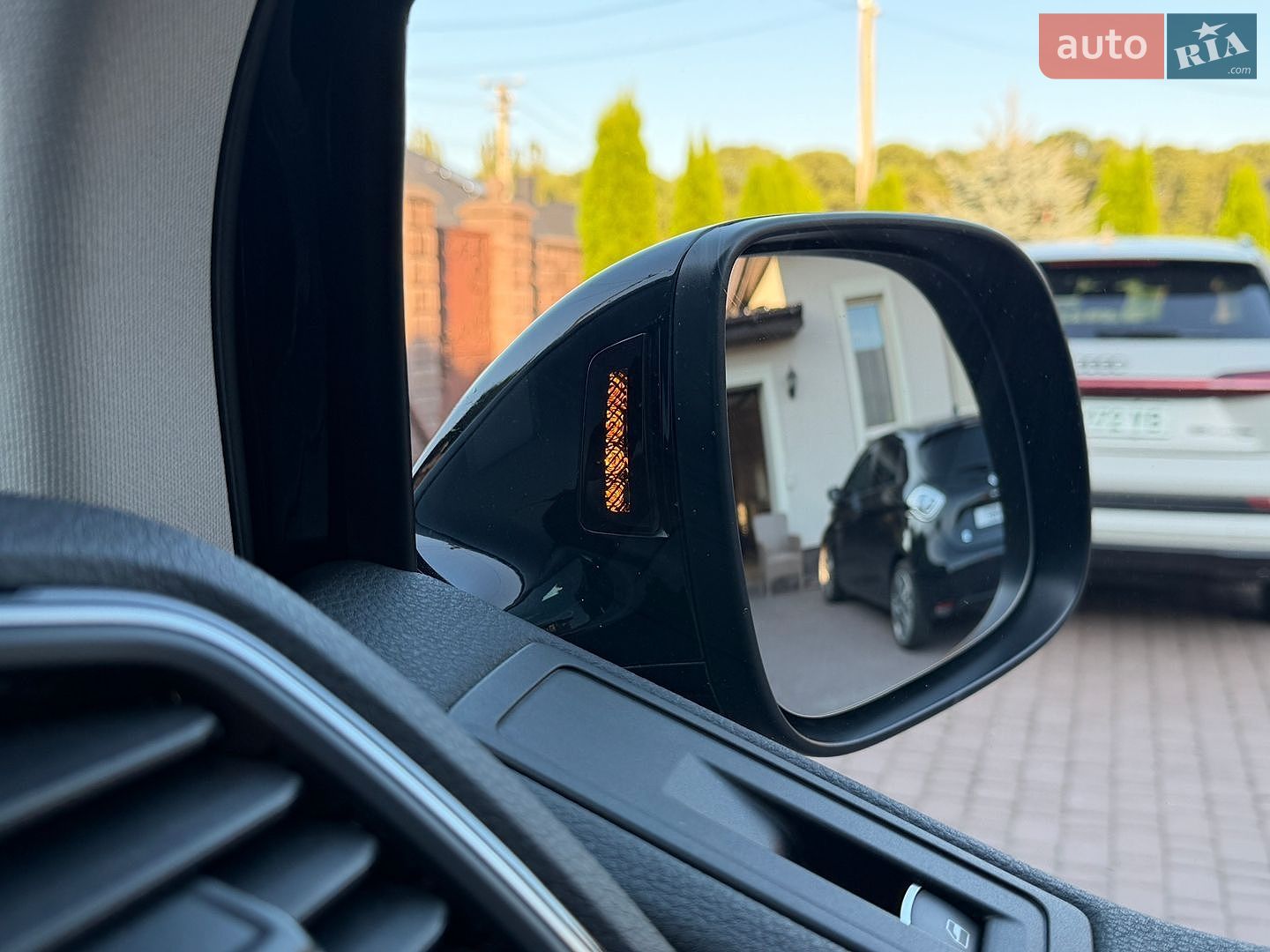 Volkswagen Multivan 2018 VIN WV2ZZZ7HZJH130830 фото оголошення 15 з 130