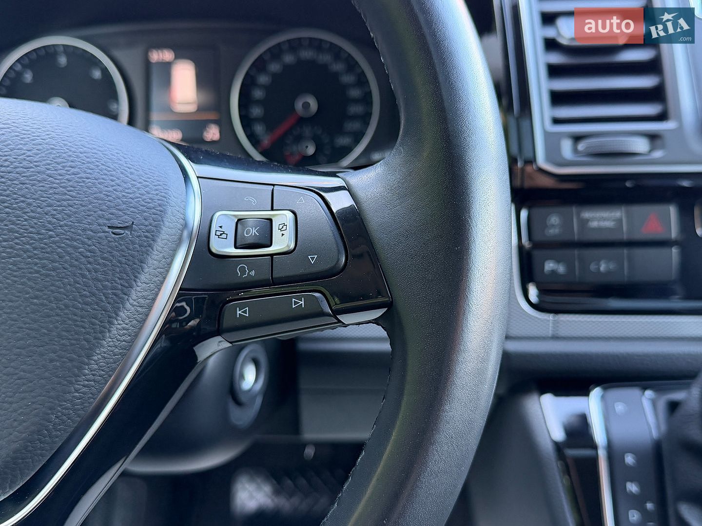 Volkswagen Multivan 2018 VIN WV2ZZZ7HZJH130830 фото оголошення 69 з 130