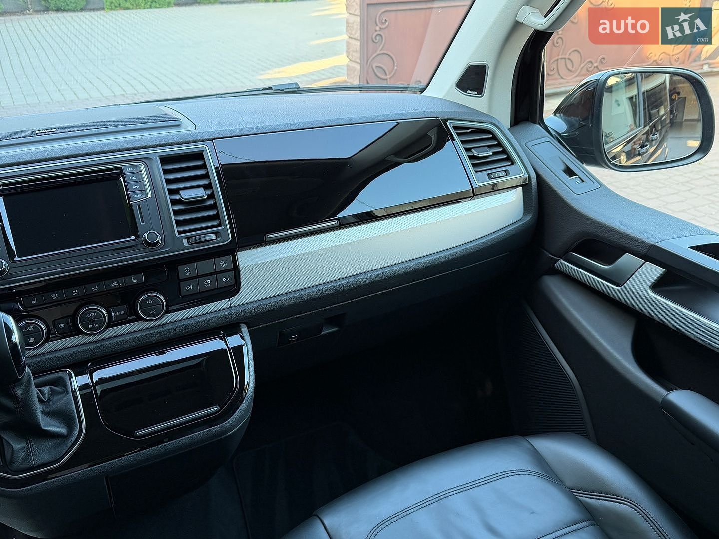 Volkswagen Multivan 2018 VIN WV2ZZZ7HZJH130830 фото оголошення 72 з 130