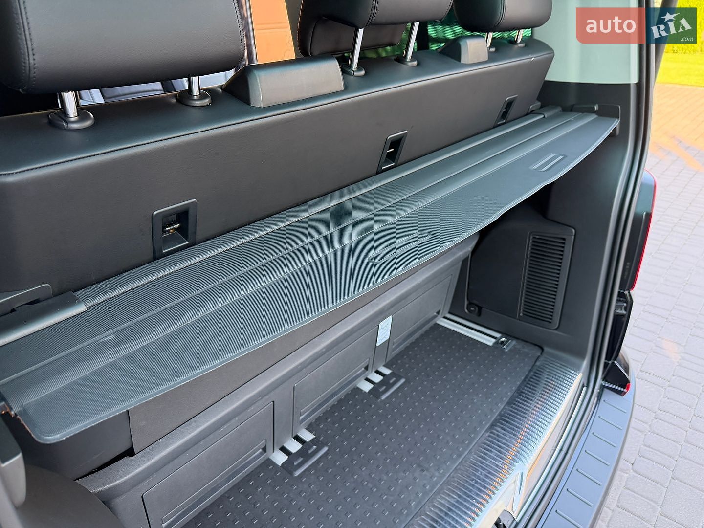 Volkswagen Multivan 2018 VIN WV2ZZZ7HZJH130830 фото оголошення 80 з 130