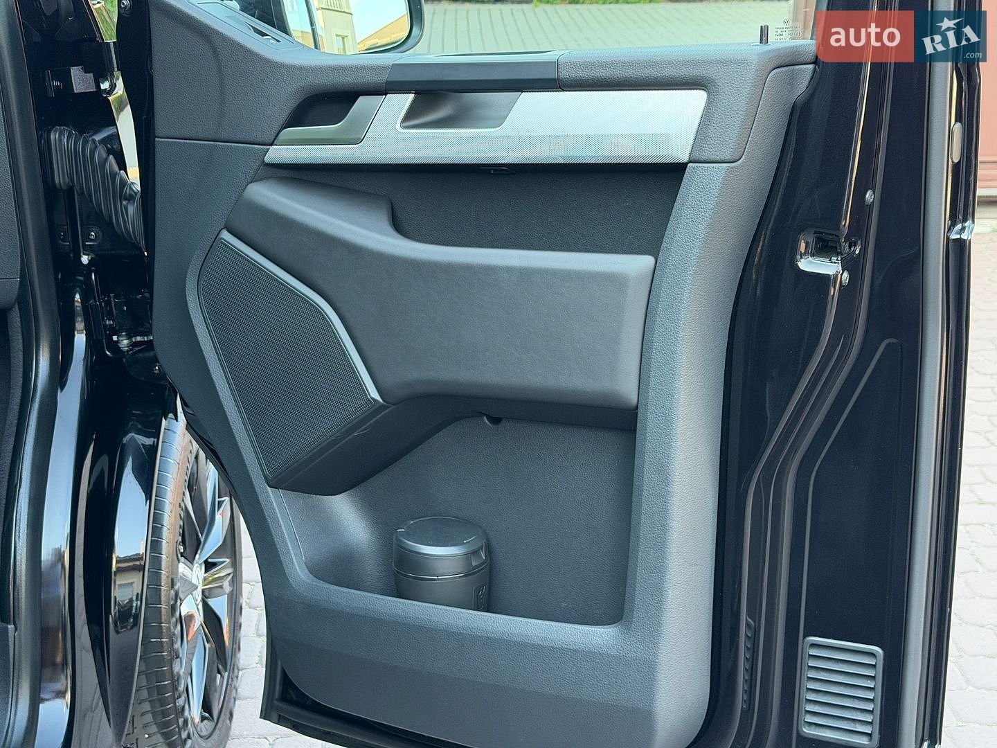 Volkswagen Multivan 2018 VIN WV2ZZZ7HZJH130830 фото оголошення 93 з 130