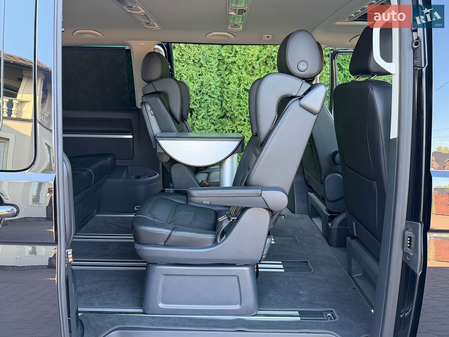 Volkswagen Multivan 2018 VIN WV2ZZZ7HZJH130830 фото оголошення 101 з 130