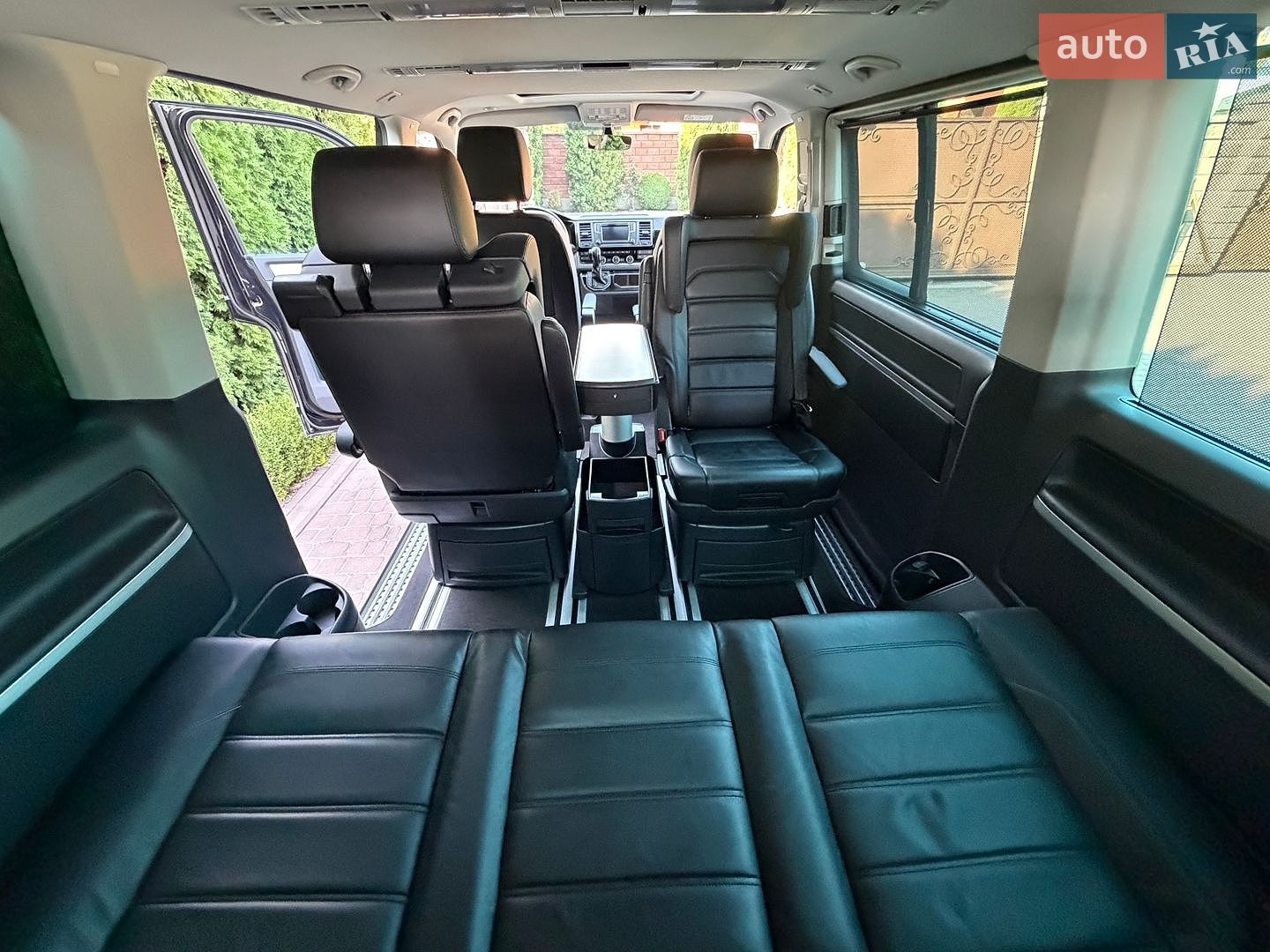 Volkswagen Multivan 2018 VIN WV2ZZZ7HZJH130830 фото оголошення 104 з 130
