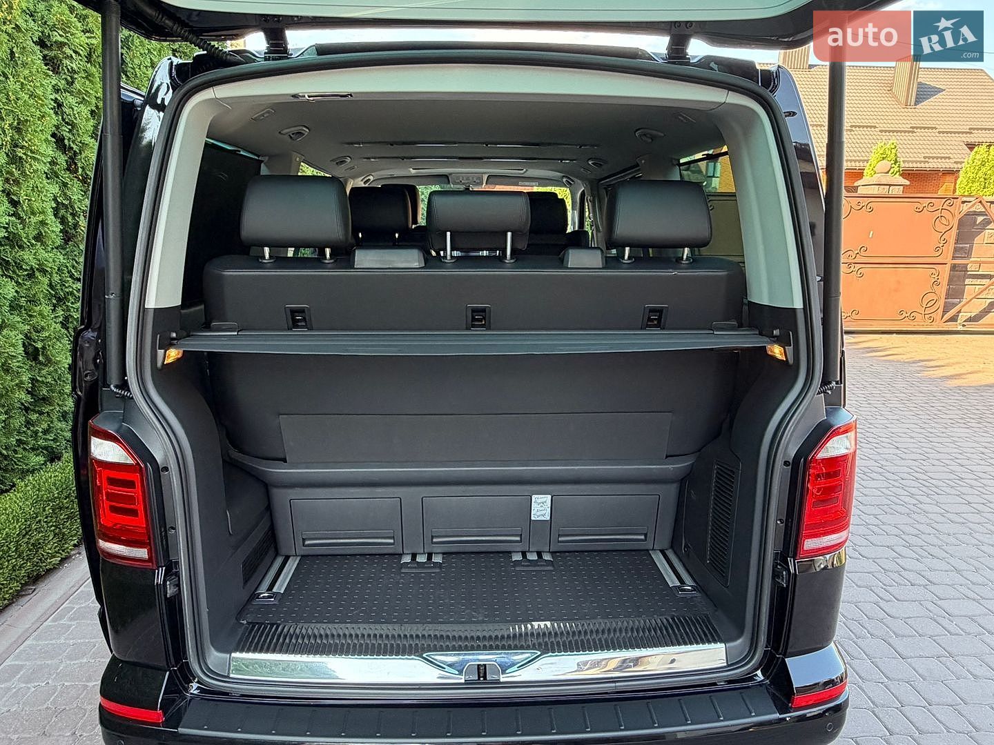 Volkswagen Multivan 2018 VIN WV2ZZZ7HZJH130830 фото оголошення 108 з 130