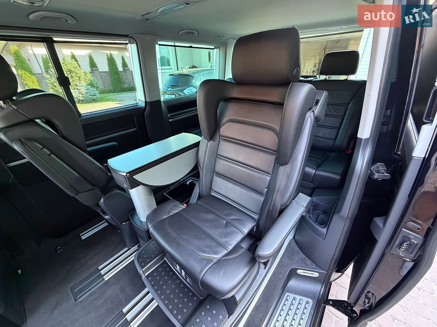 Volkswagen Multivan 2018 VIN WV2ZZZ7HZJH130830 фото оголошення 111 з 130