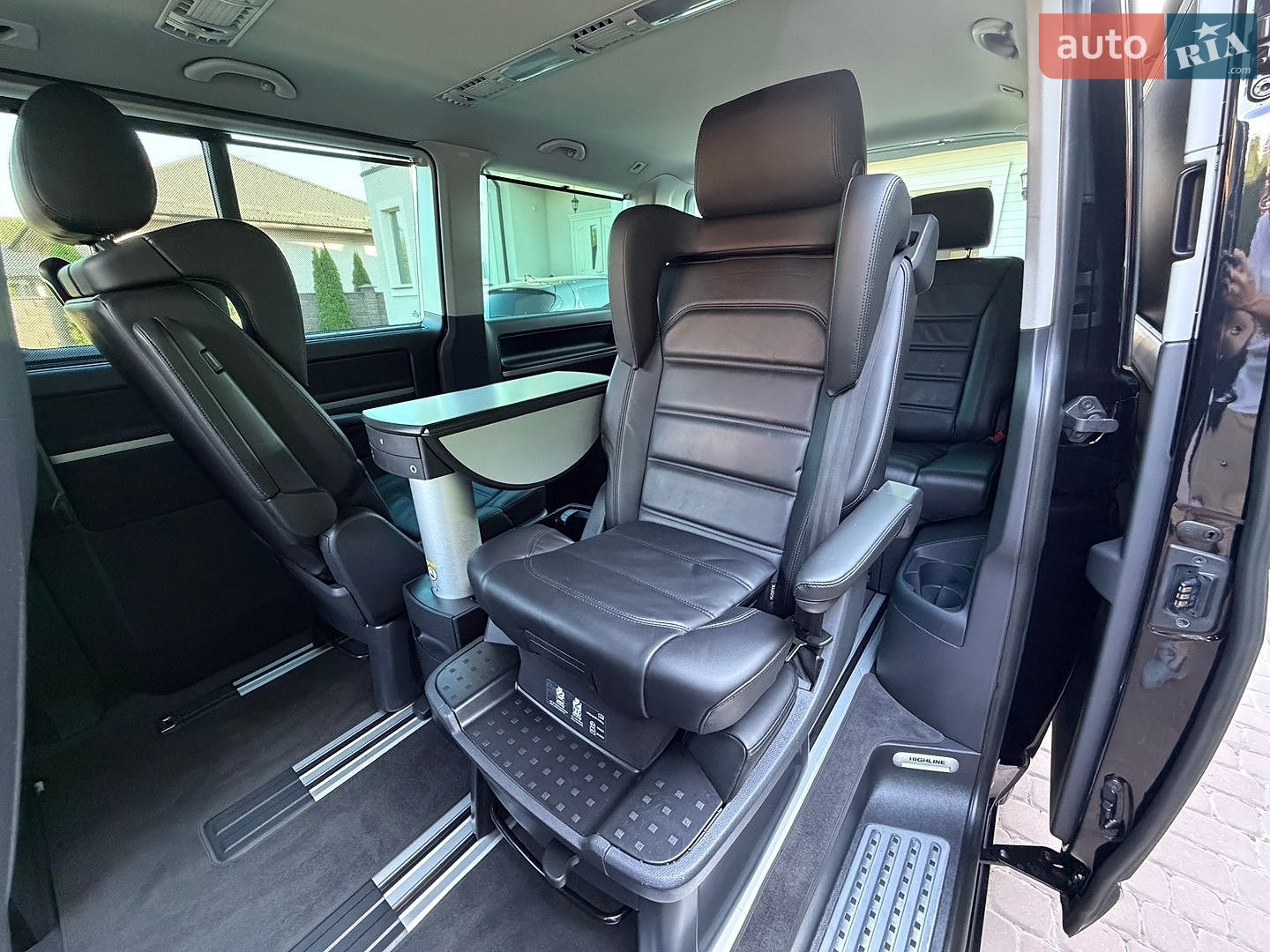 Volkswagen Multivan 2018 VIN WV2ZZZ7HZJH130830 фото оголошення 112 з 130