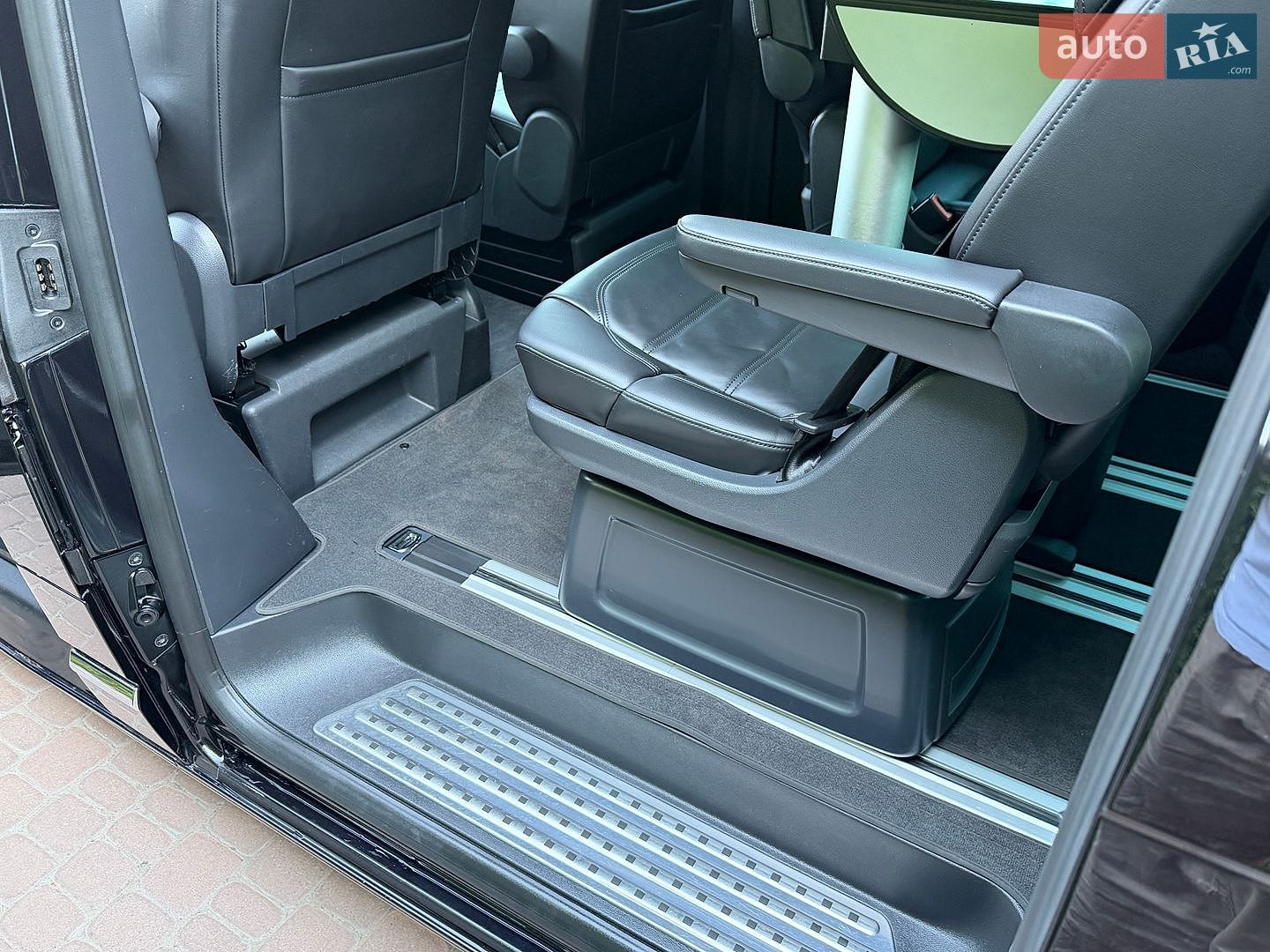 Volkswagen Multivan 2018 VIN WV2ZZZ7HZJH130830 фото оголошення 113 з 130