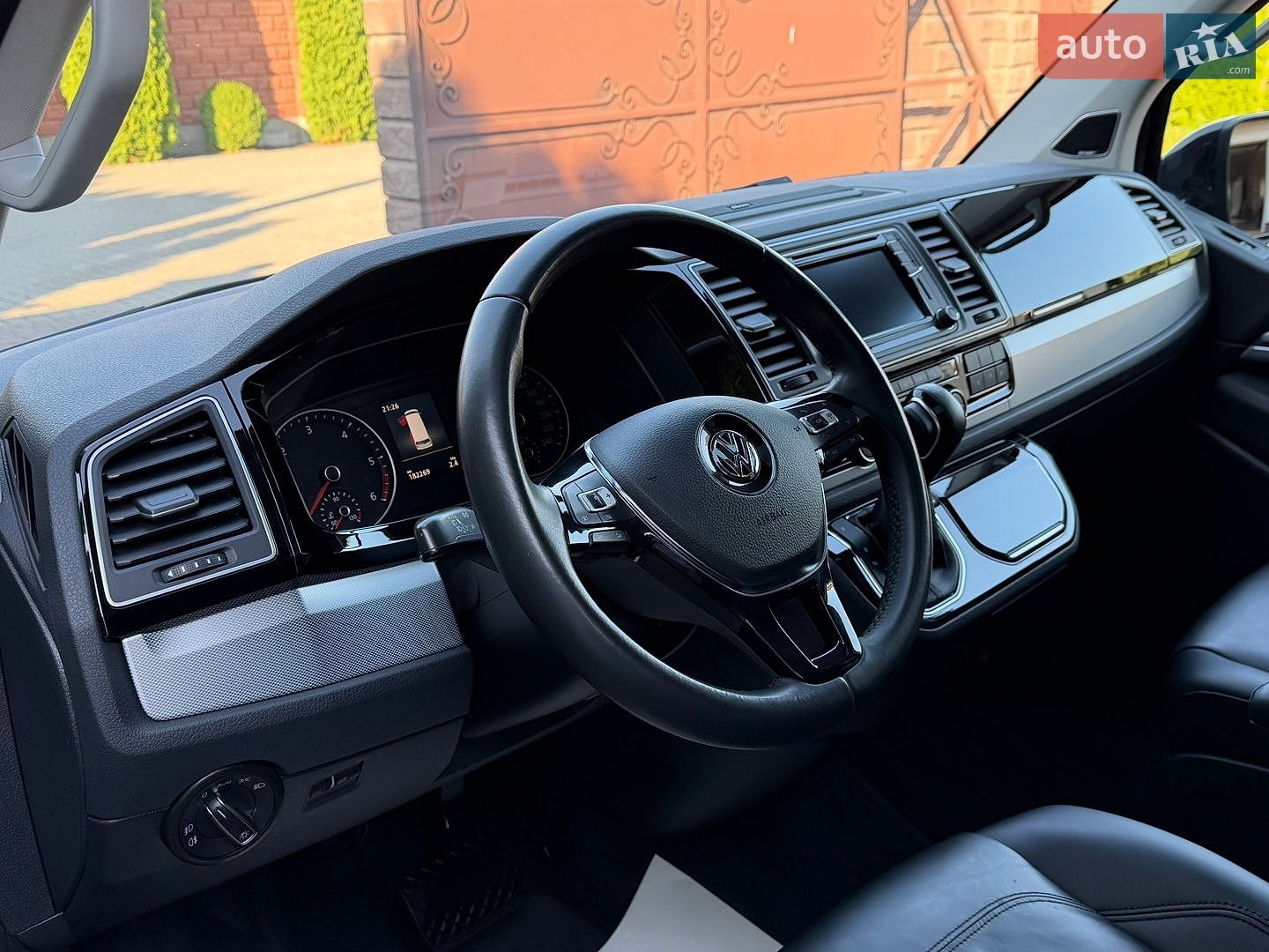 Volkswagen Multivan 2018 VIN WV2ZZZ7HZJH130830 фото оголошення 120 з 130