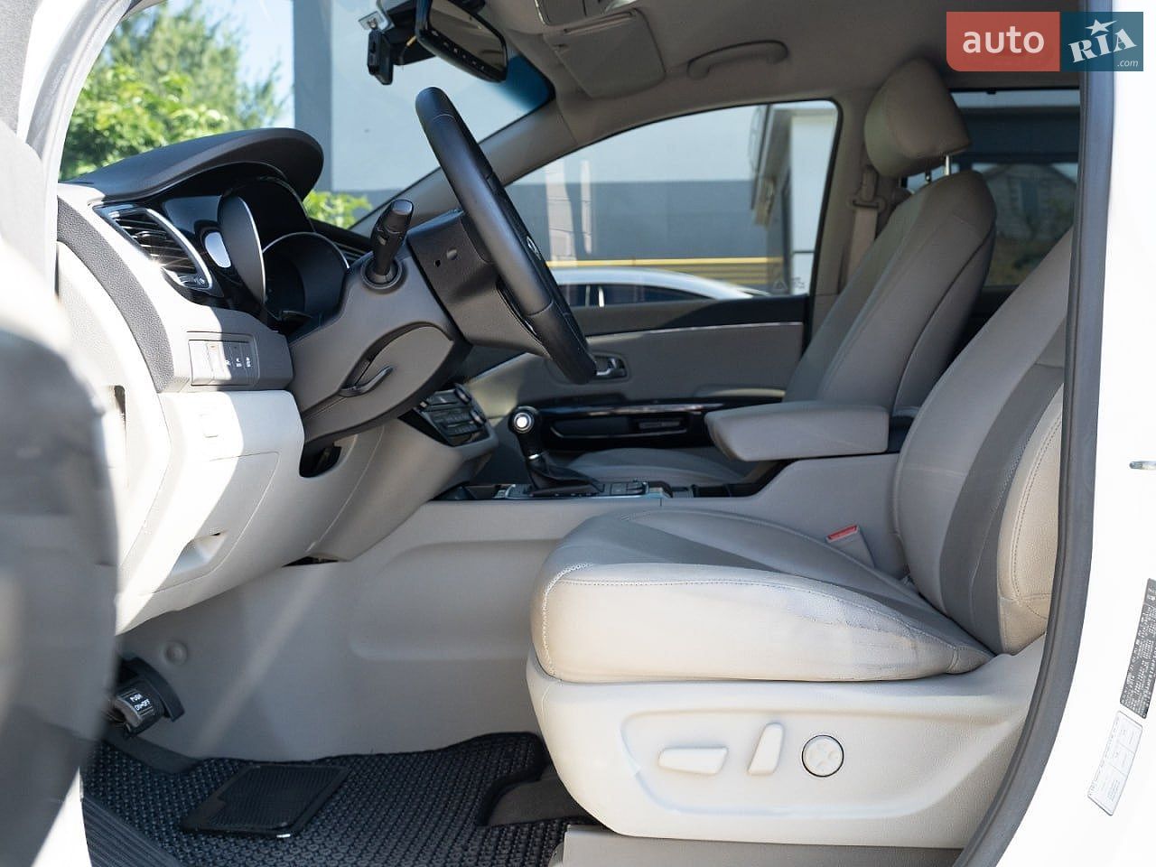 Kia Carnival 2014 VIN KNAME81ABFS039329 фото оголошення 17 з 45