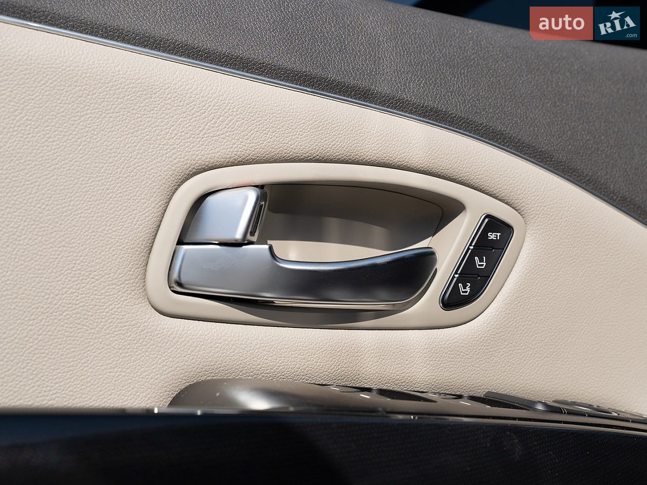 Kia Carnival 2014 VIN KNAME81ABFS039329 фото оголошення 19 з 45