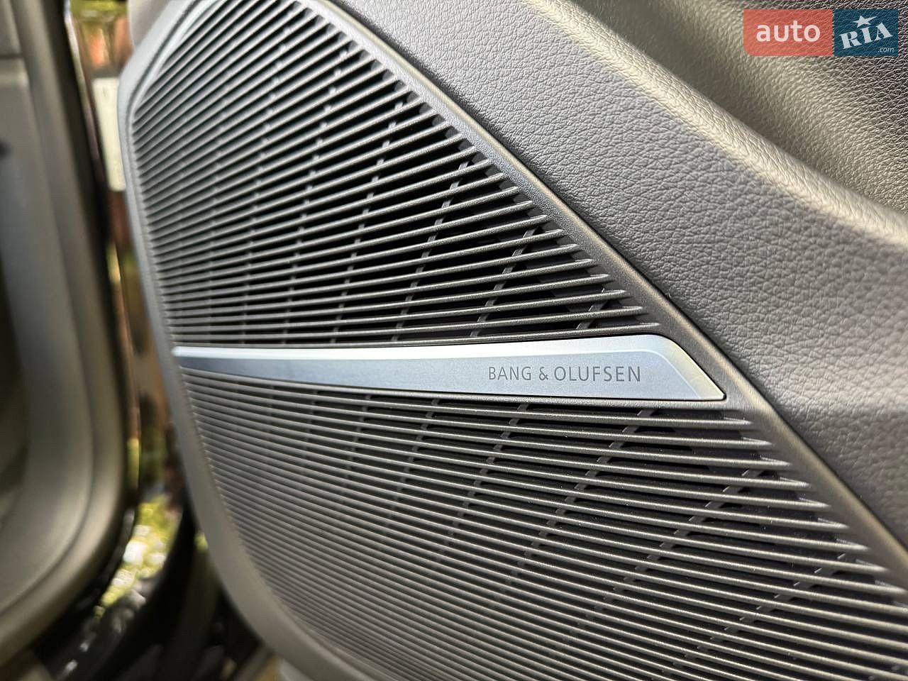 Audi Q8 2024 VIN WAUZZZF15SD002594 фото оголошення 43 з 54
