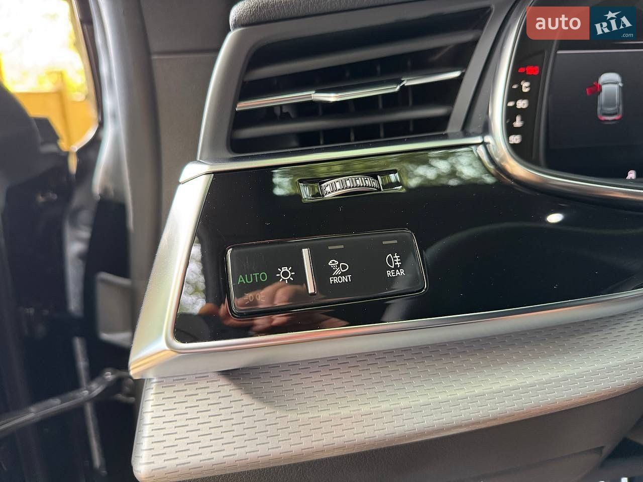 Audi Q8 2024 VIN WAUZZZF15SD002594 фото оголошення 47 з 54