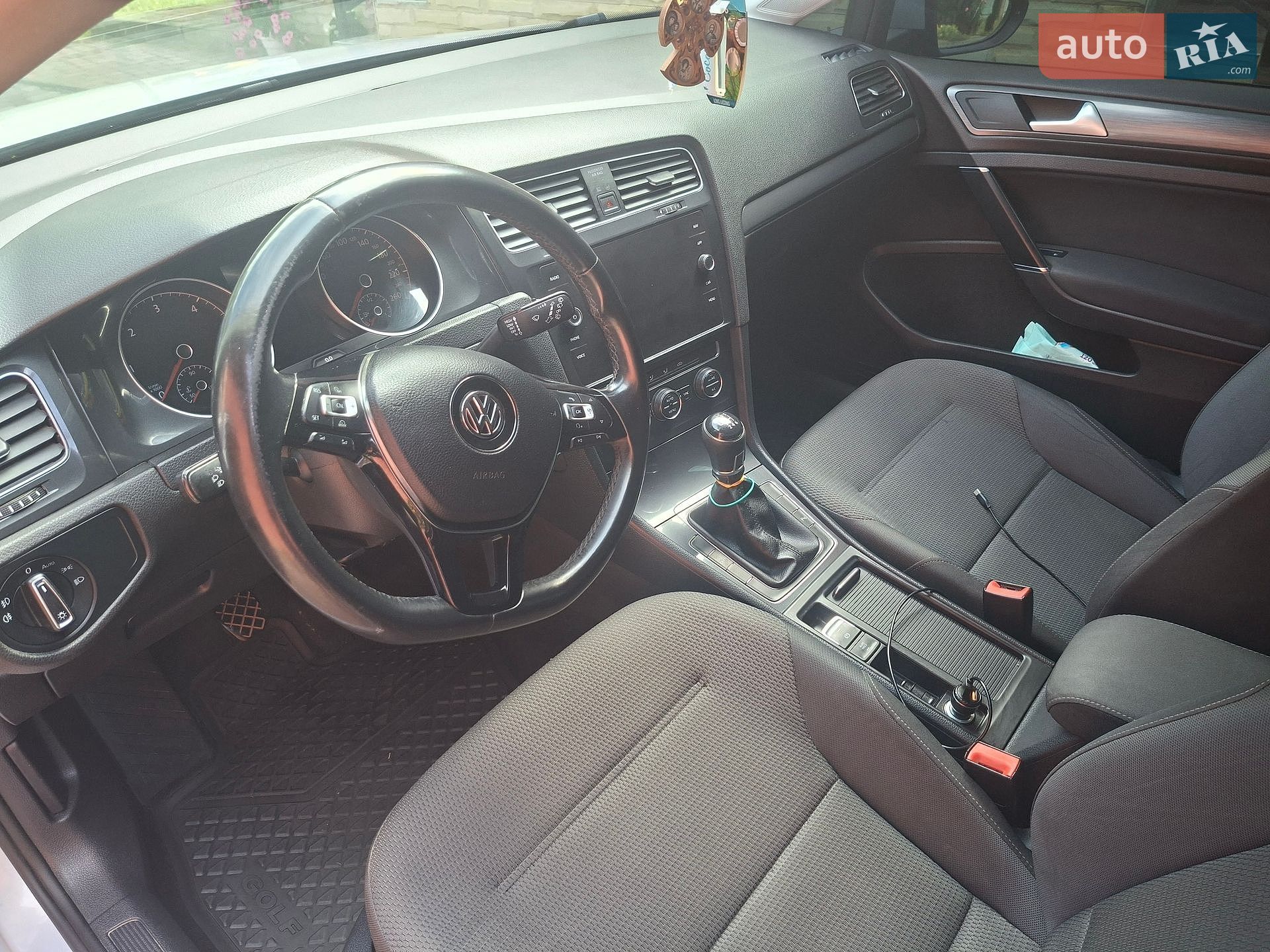 Volkswagen Golf 2017 VIN WVWZZZAUZJP525725 фото оголошення 4 з 10