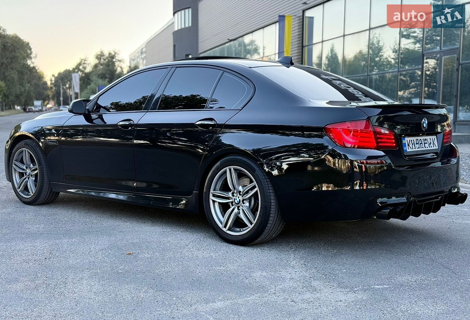 BMW 5 Series 2013 VIN WBA5B3C50ED533973 фото оголошення 9 з 49
