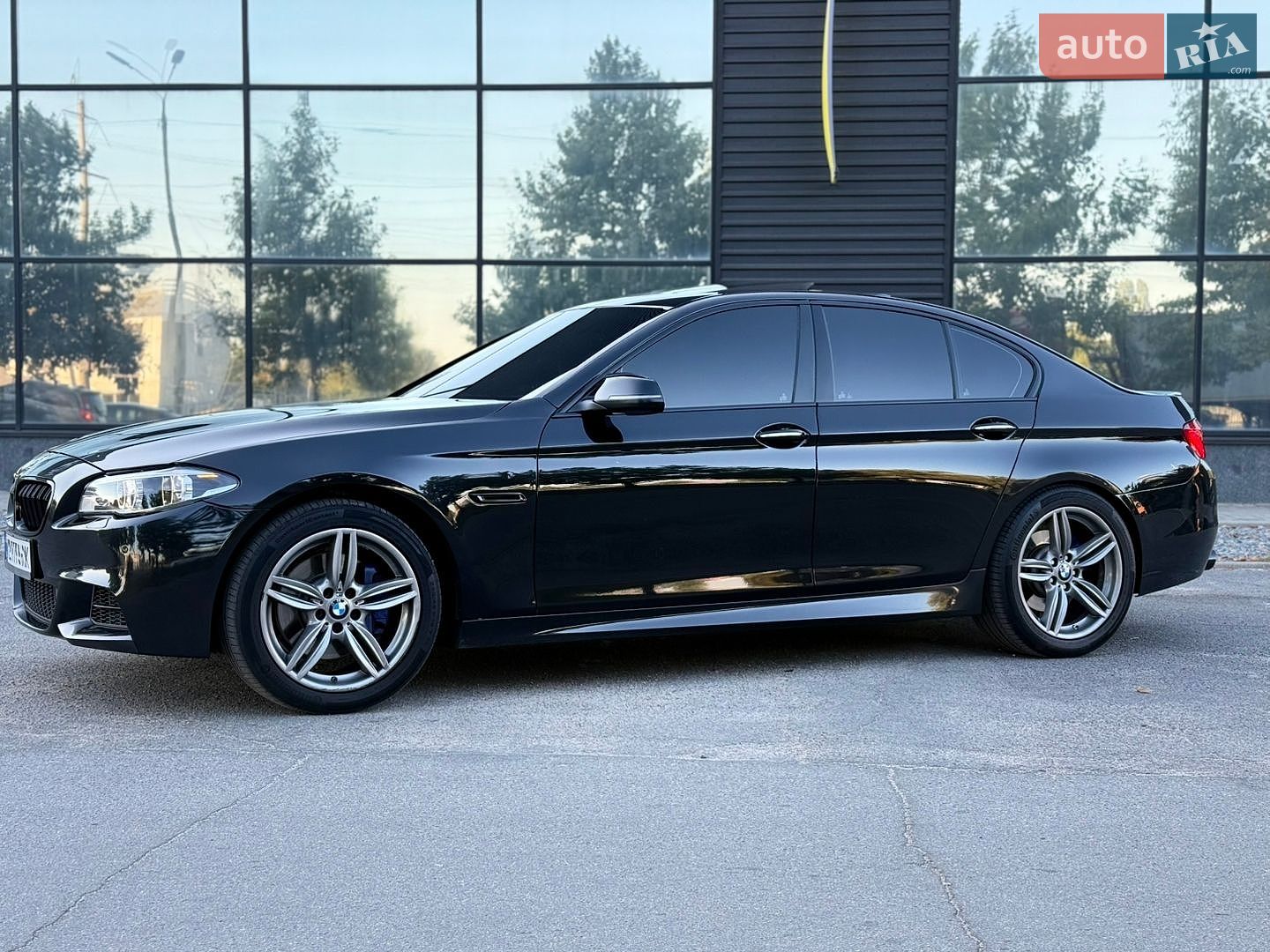 BMW 5 Series 2013 VIN WBA5B3C50ED533973 фото оголошення 6 з 49