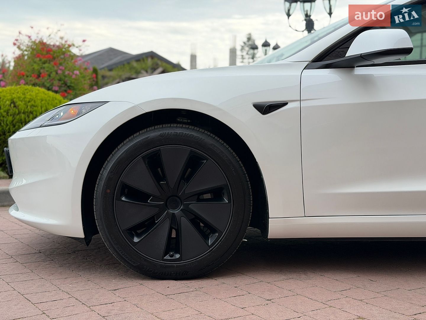 Tesla Model 3 2025 VIN 5YJ3E1EA2SF069895 фото оголошення 12 з 59