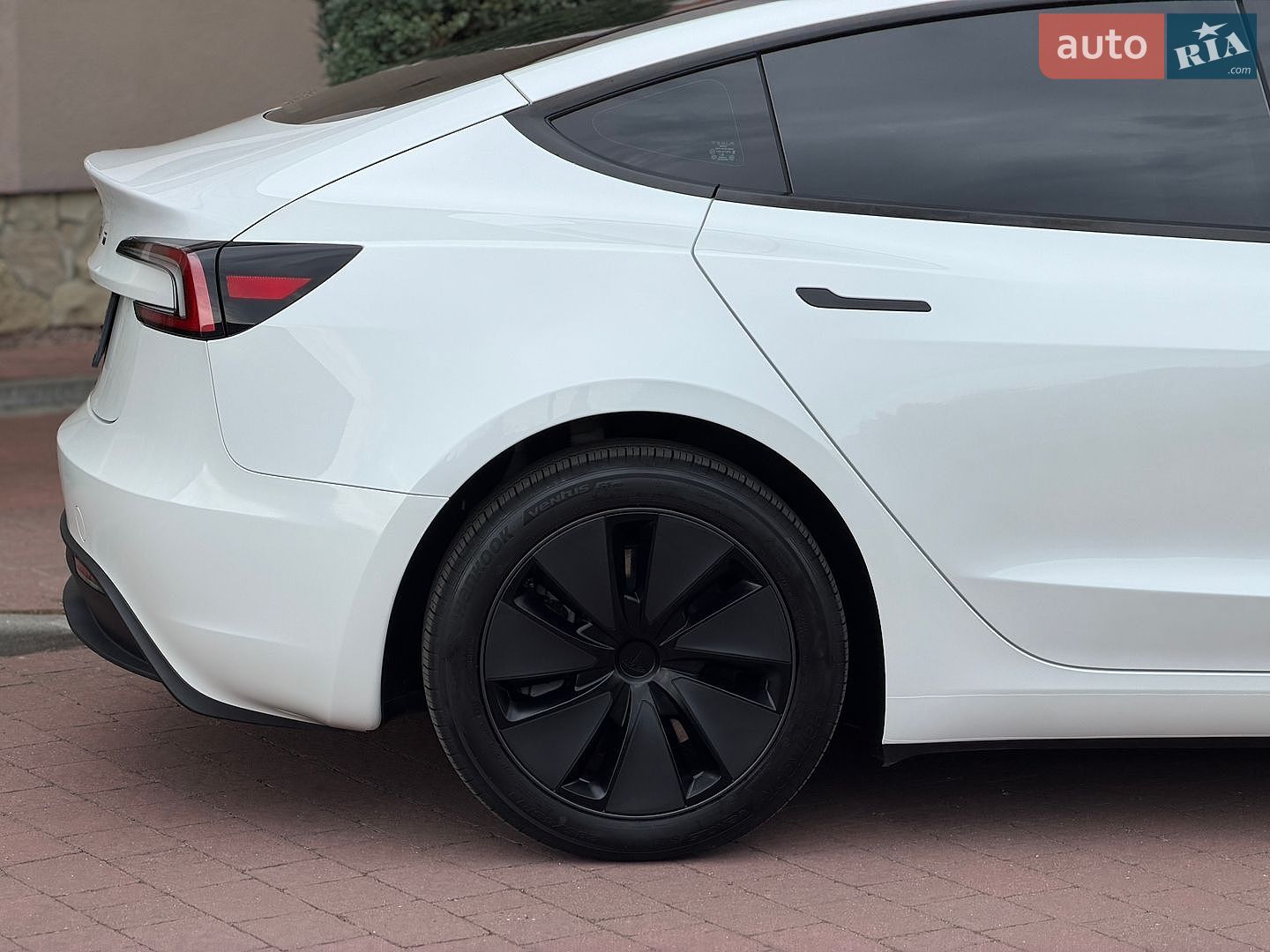 Tesla Model 3 2025 VIN 5YJ3E1EA2SF069895 фото оголошення 18 з 59