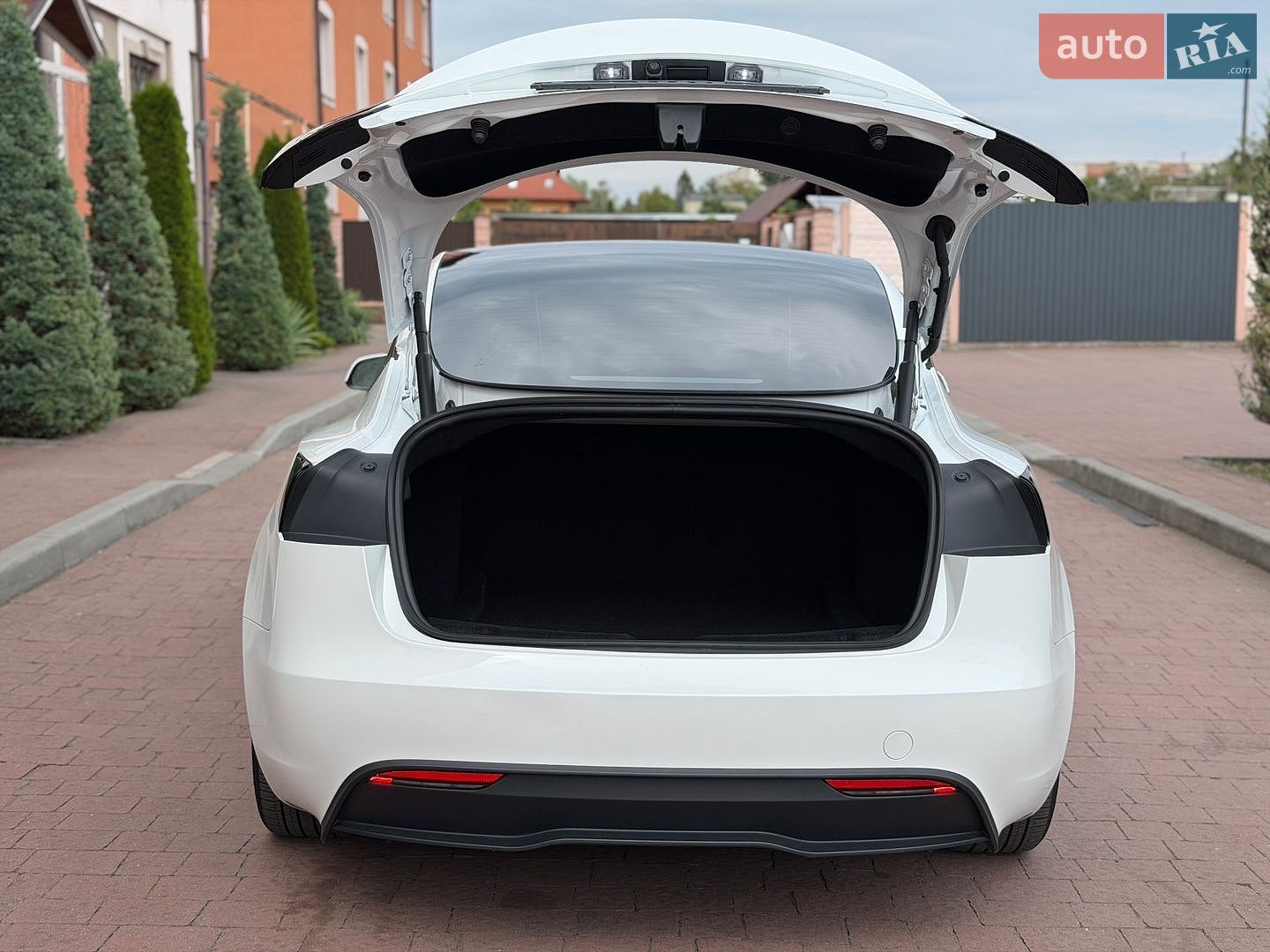 Tesla Model 3 2025 VIN 5YJ3E1EA2SF069895 фото оголошення 28 з 59
