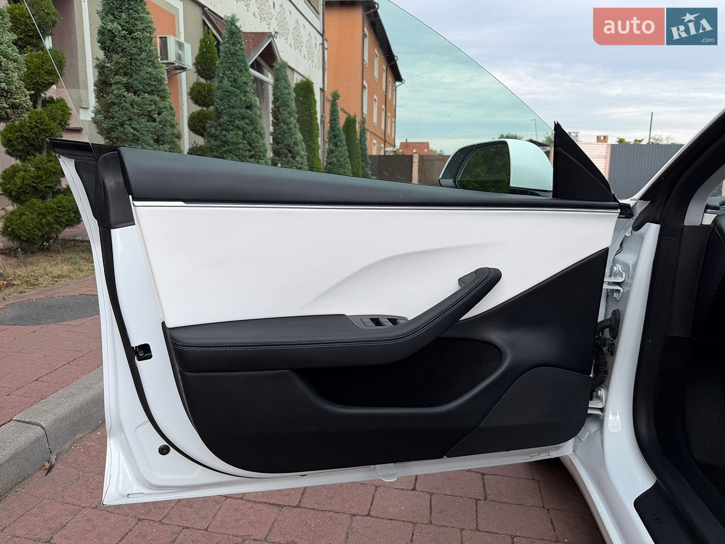 Tesla Model 3 2025 VIN 5YJ3E1EA2SF069895 фото оголошення 32 з 59