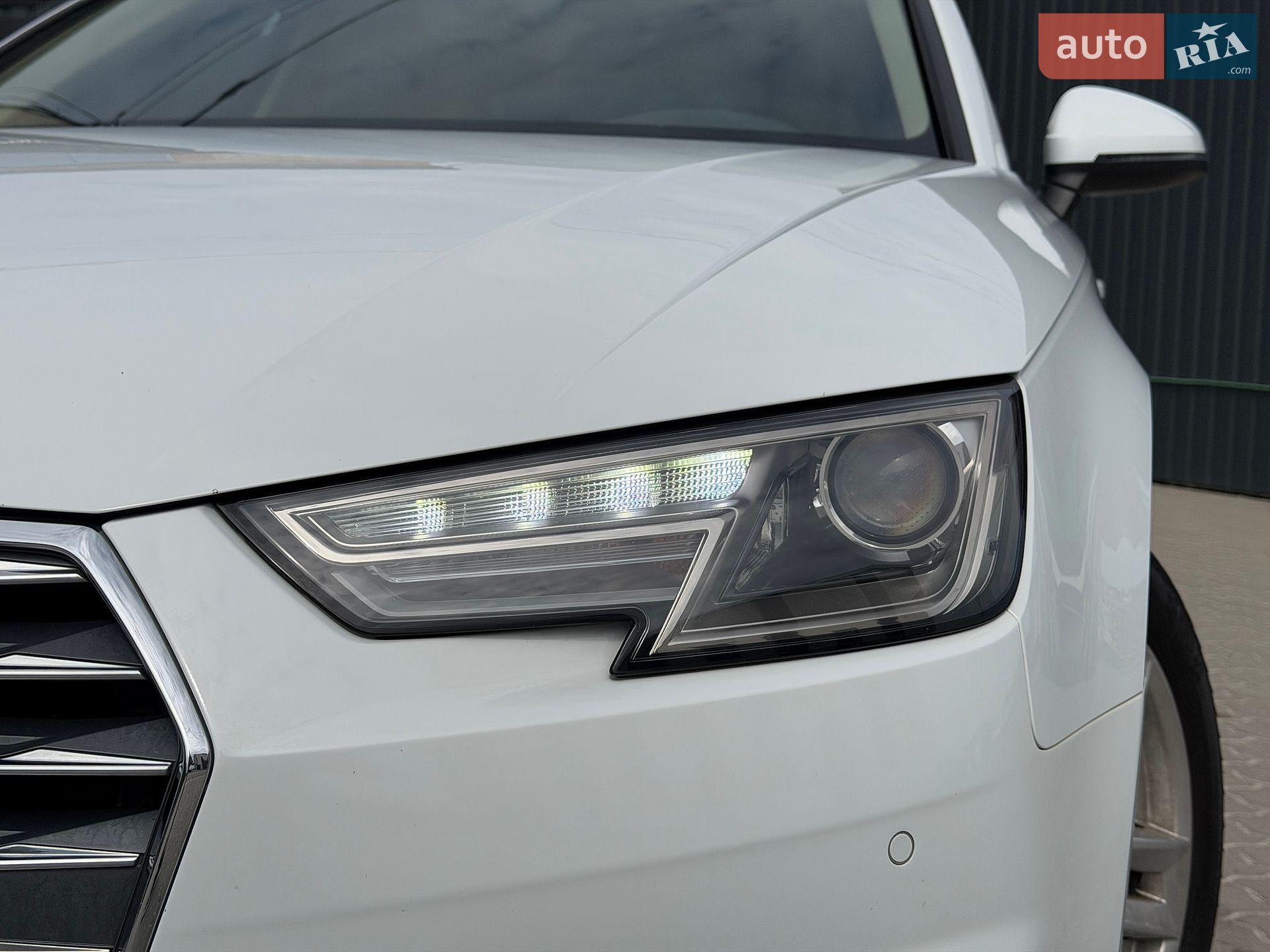 Audi A4 2016 VIN WAUGNAF4XHN010918 фото оголошення 4 з 47