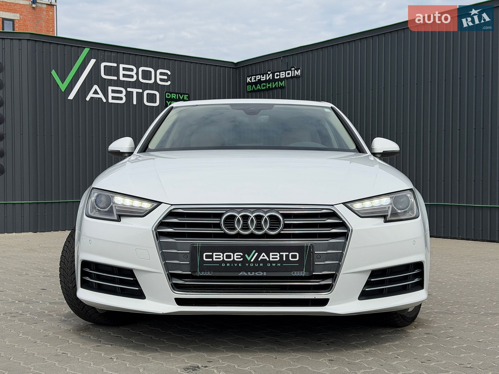 Audi A4 2016 VIN WAUGNAF4XHN010918 фото оголошення 2 з 47