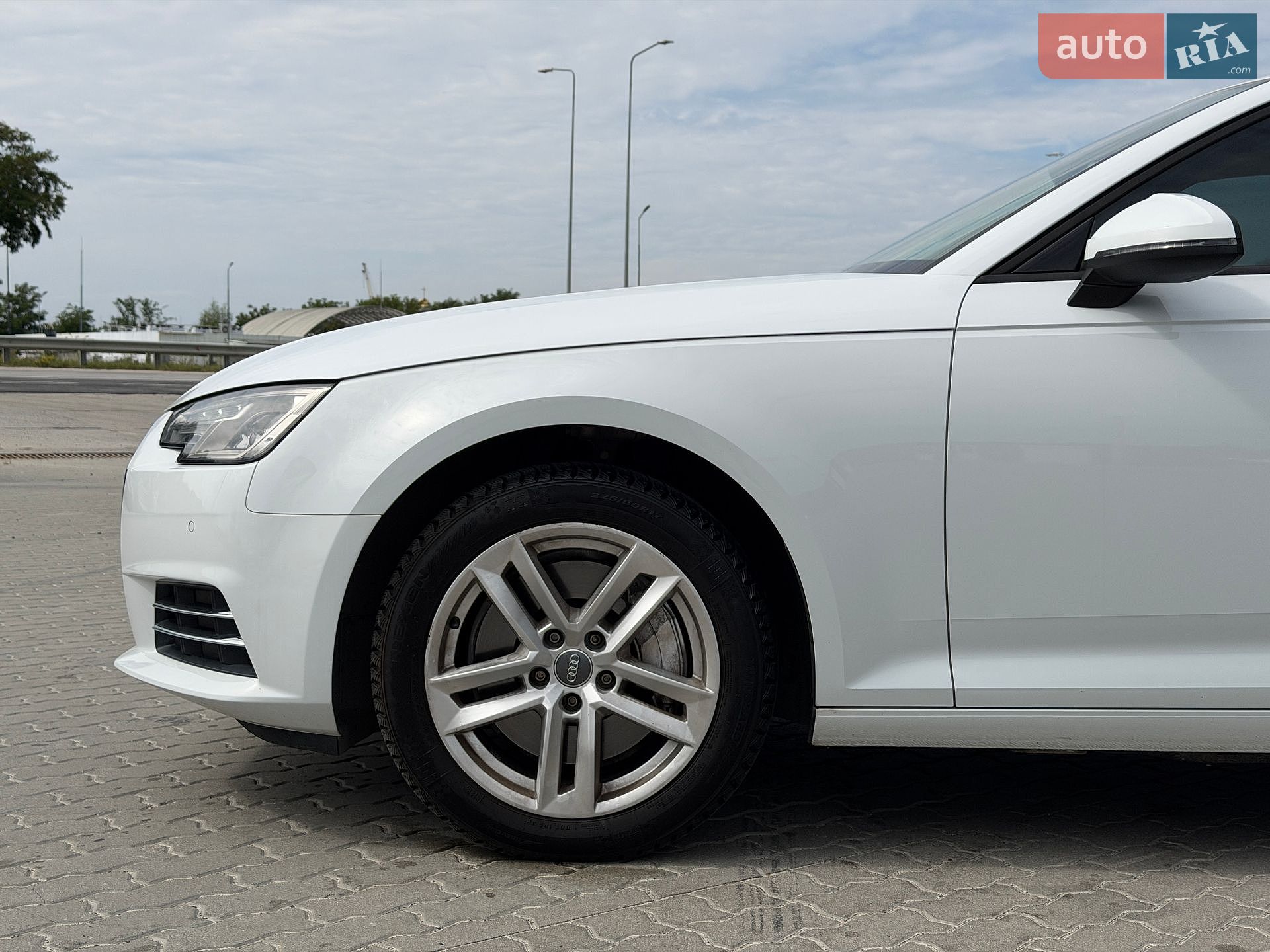Audi A4 2016 VIN WAUGNAF4XHN010918 фото оголошення 7 з 47