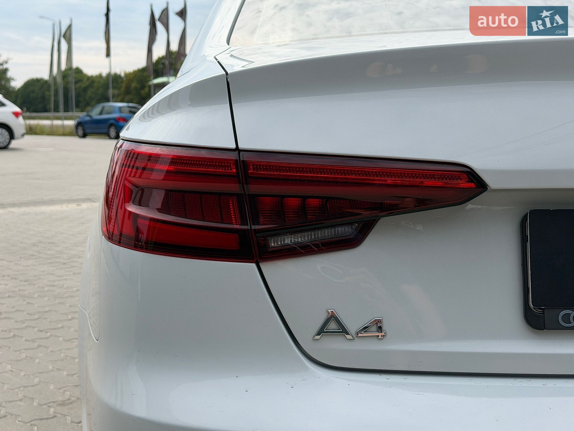 Audi A4 2016 VIN WAUGNAF4XHN010918 фото оголошення 11 з 47