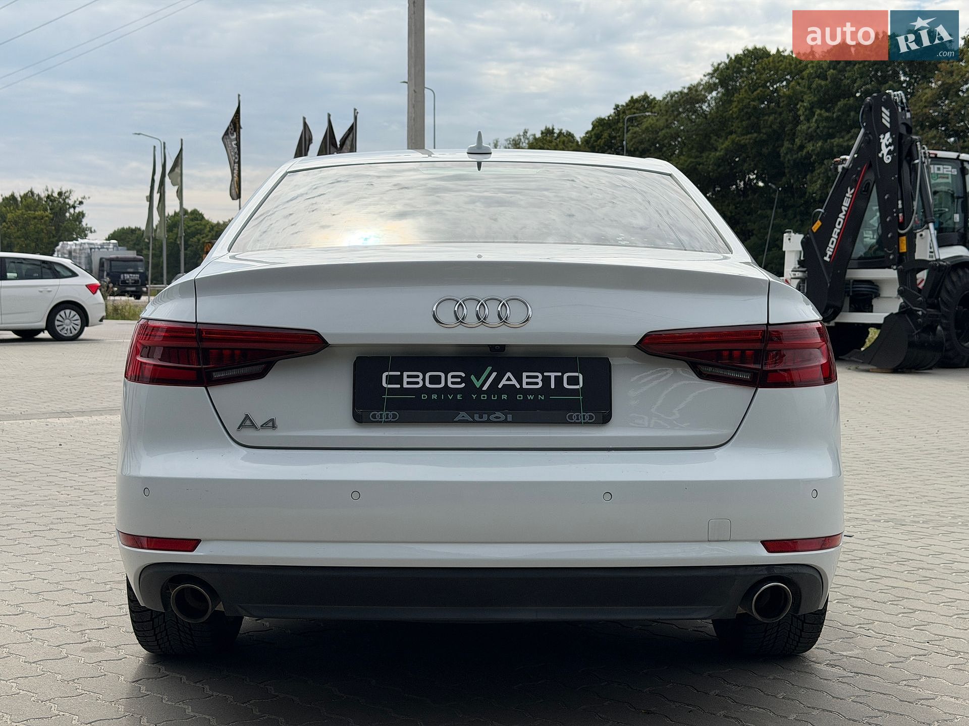 Audi A4 2016 VIN WAUGNAF4XHN010918 фото оголошення 10 з 47