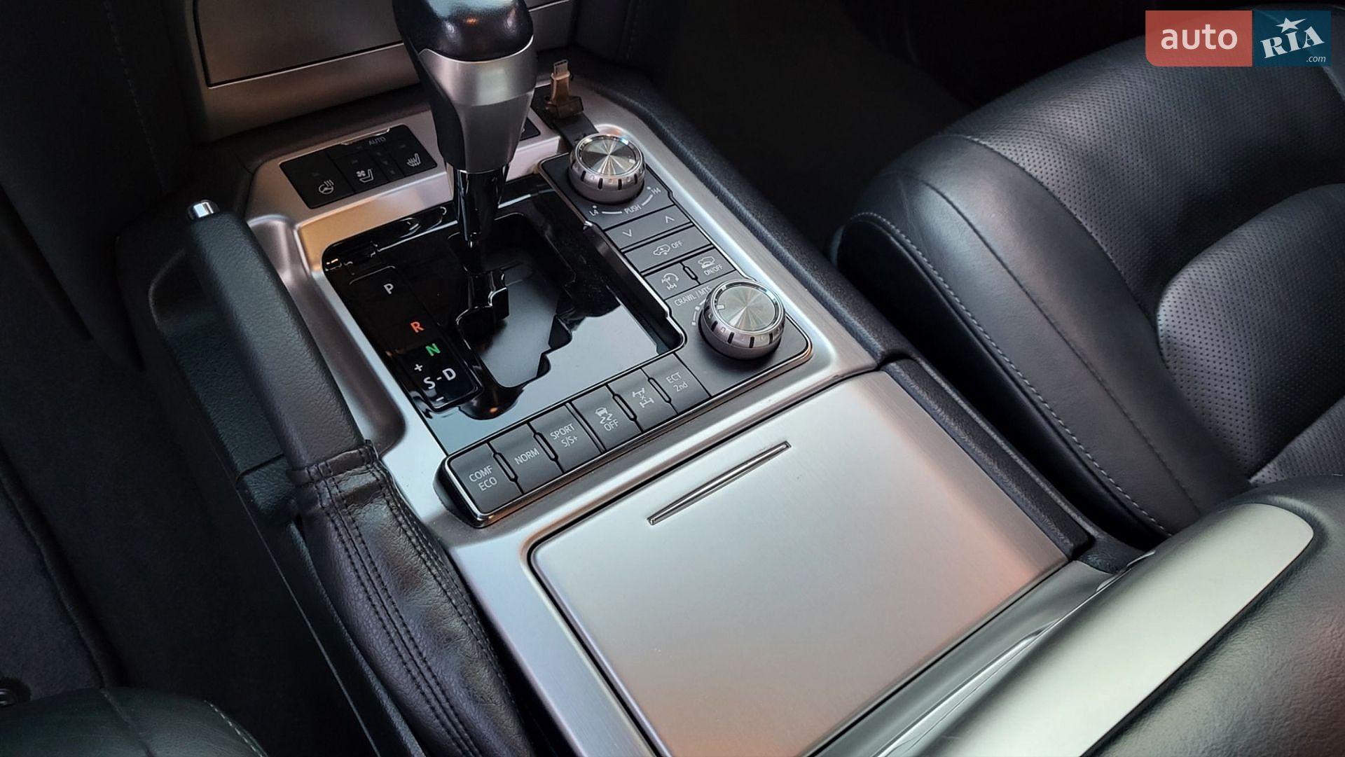 Toyota Land Cruiser 2019 VIN JTMCV02JX04273931 фото оголошення 4 з 18