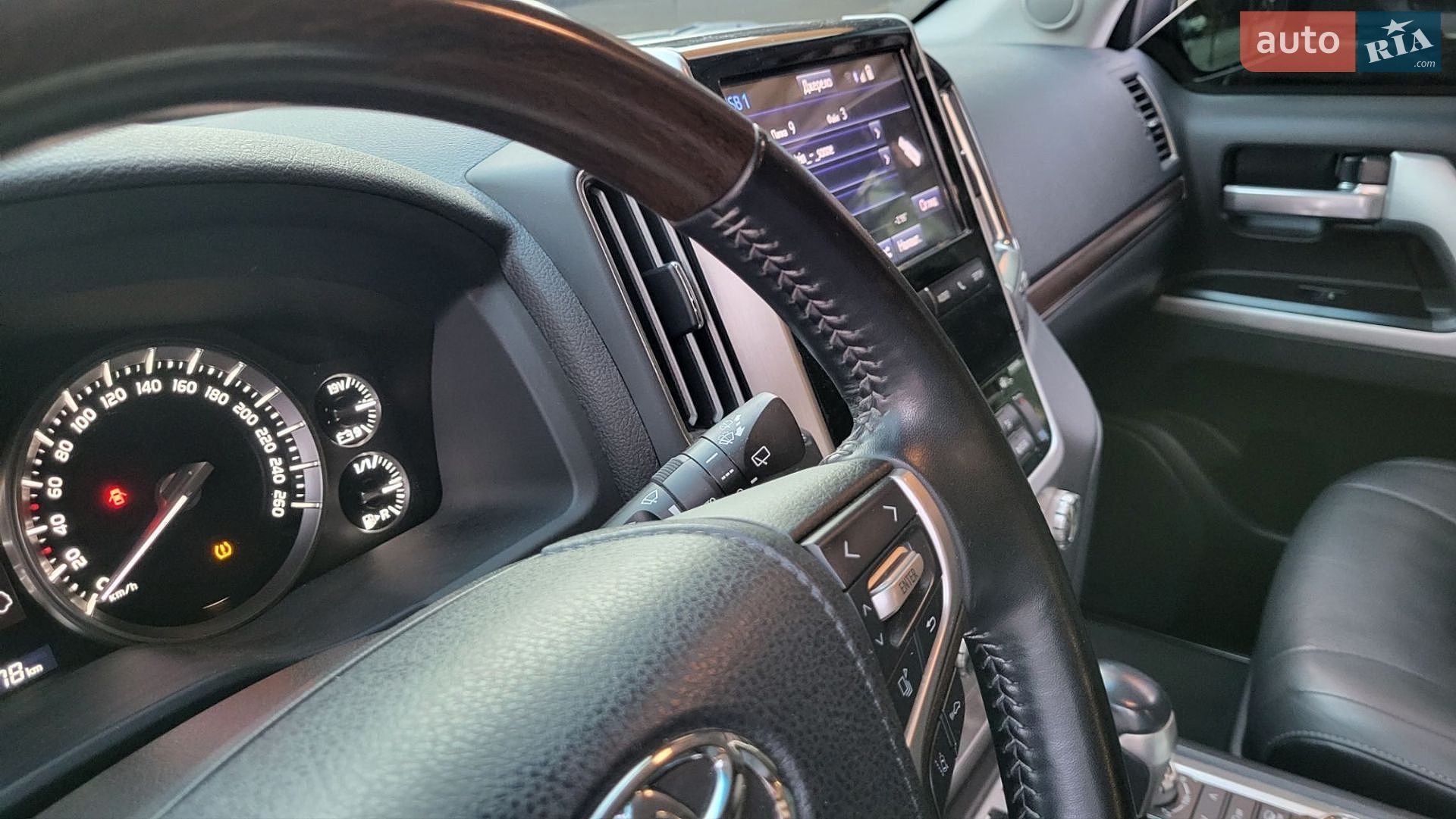 Toyota Land Cruiser 2019 VIN JTMCV02JX04273931 фото оголошення 3 з 18