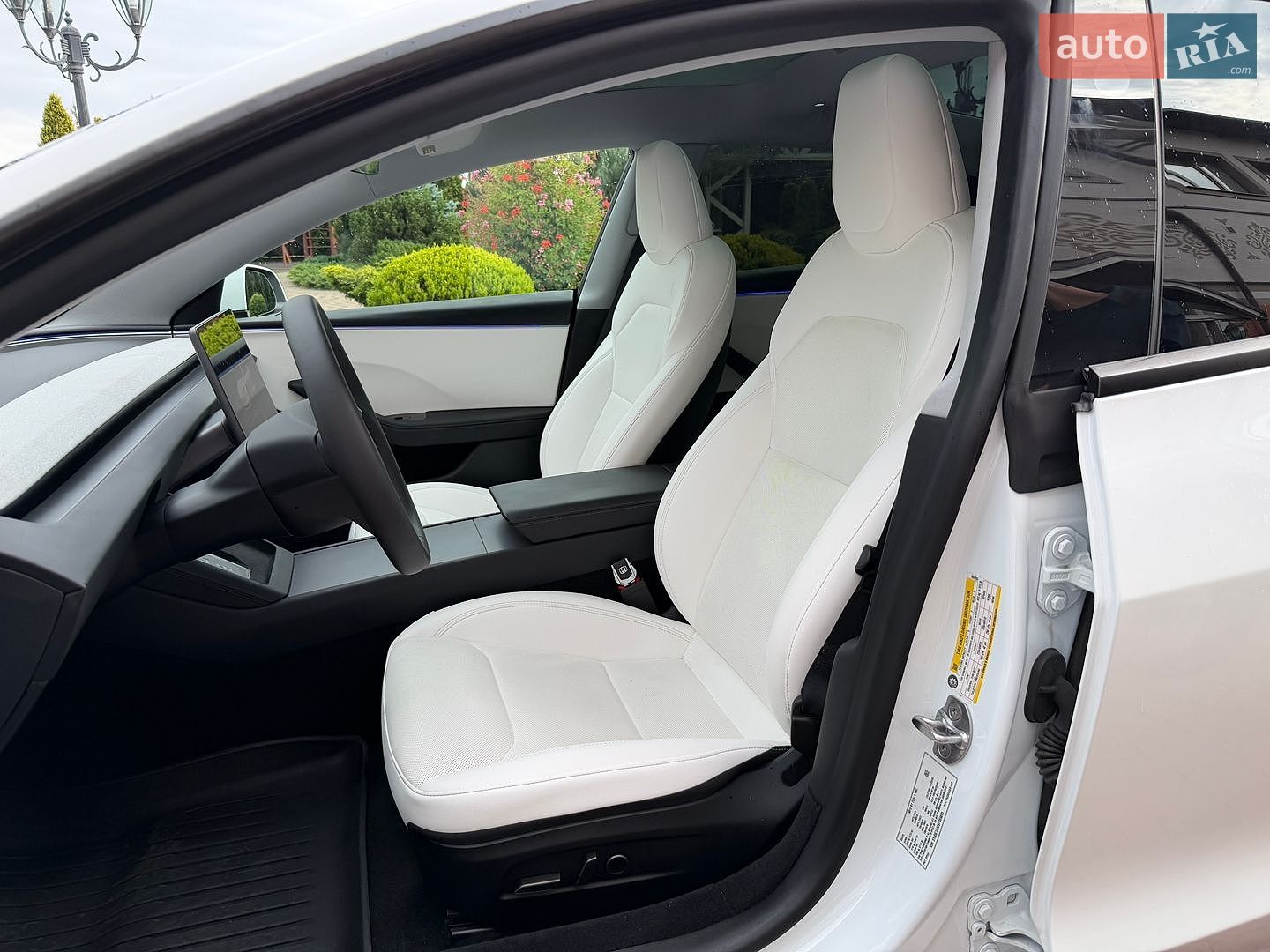 Tesla Model 3 2025 VIN 5YJ3E1EA2SF069895 фото оголошення 33 з 59