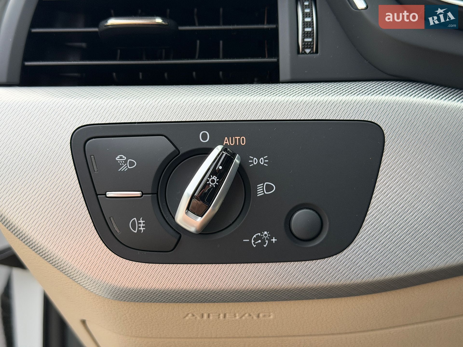 Audi A4 2016 VIN WAUGNAF4XHN010918 фото оголошення 26 з 47