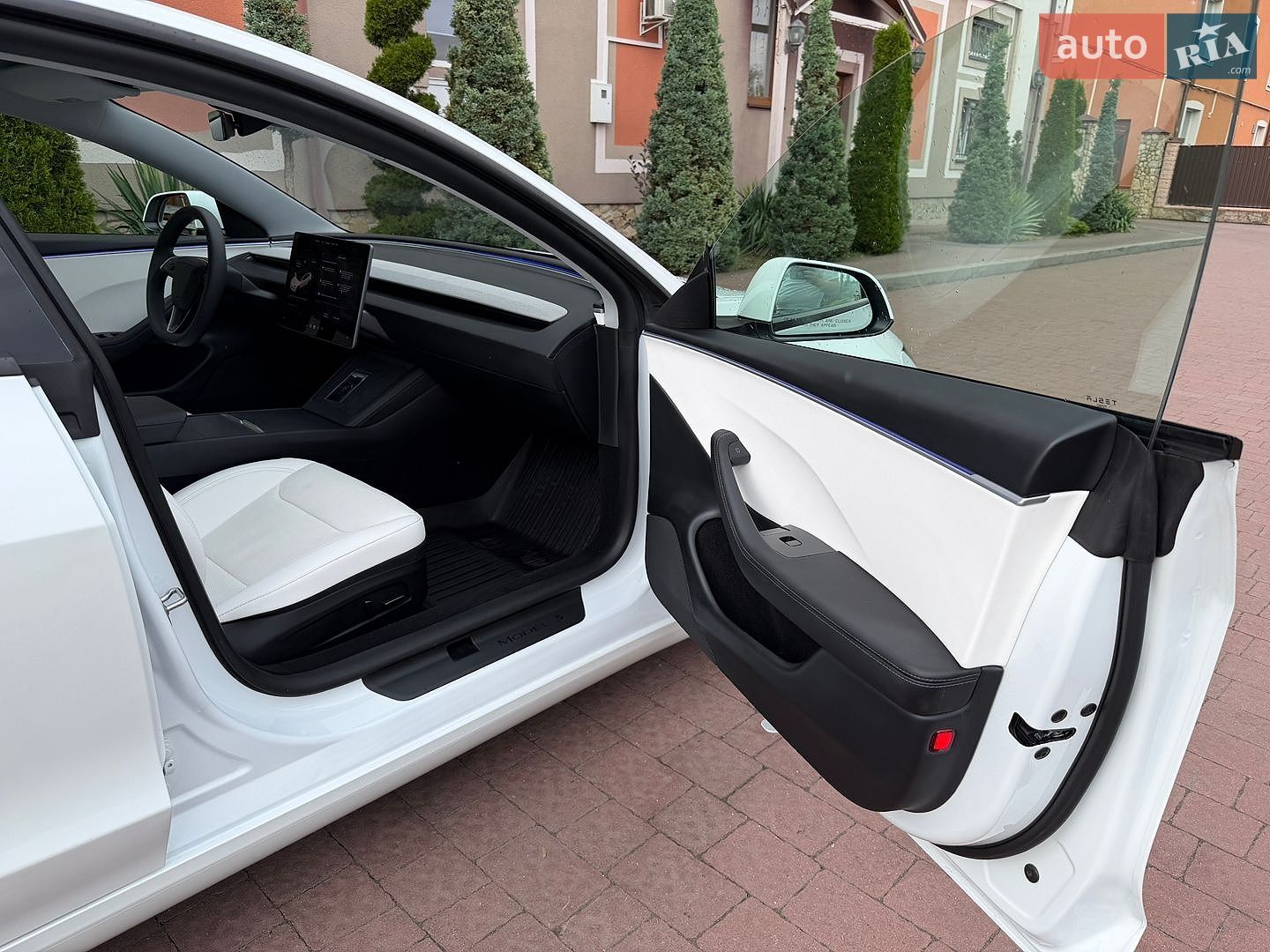 Tesla Model 3 2025 VIN 5YJ3E1EA2SF069895 фото оголошення 37 з 59