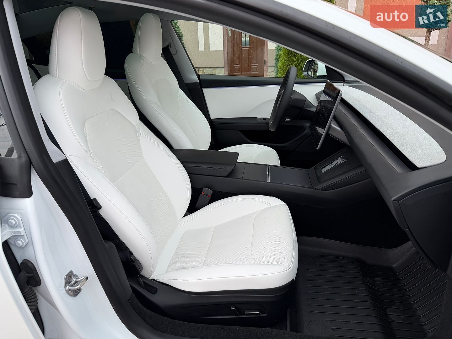 Tesla Model 3 2025 VIN 5YJ3E1EA2SF069895 фото оголошення 38 з 59